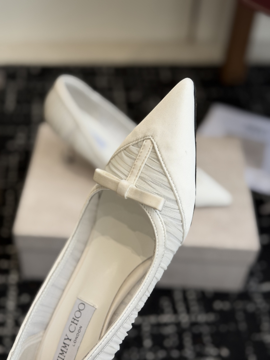 代购级Jimmy Choo 26ss 春夏 系列JC新款 高跟凉鞋模糊鞋履与珠宝配饰之间的界线 鲜明 J