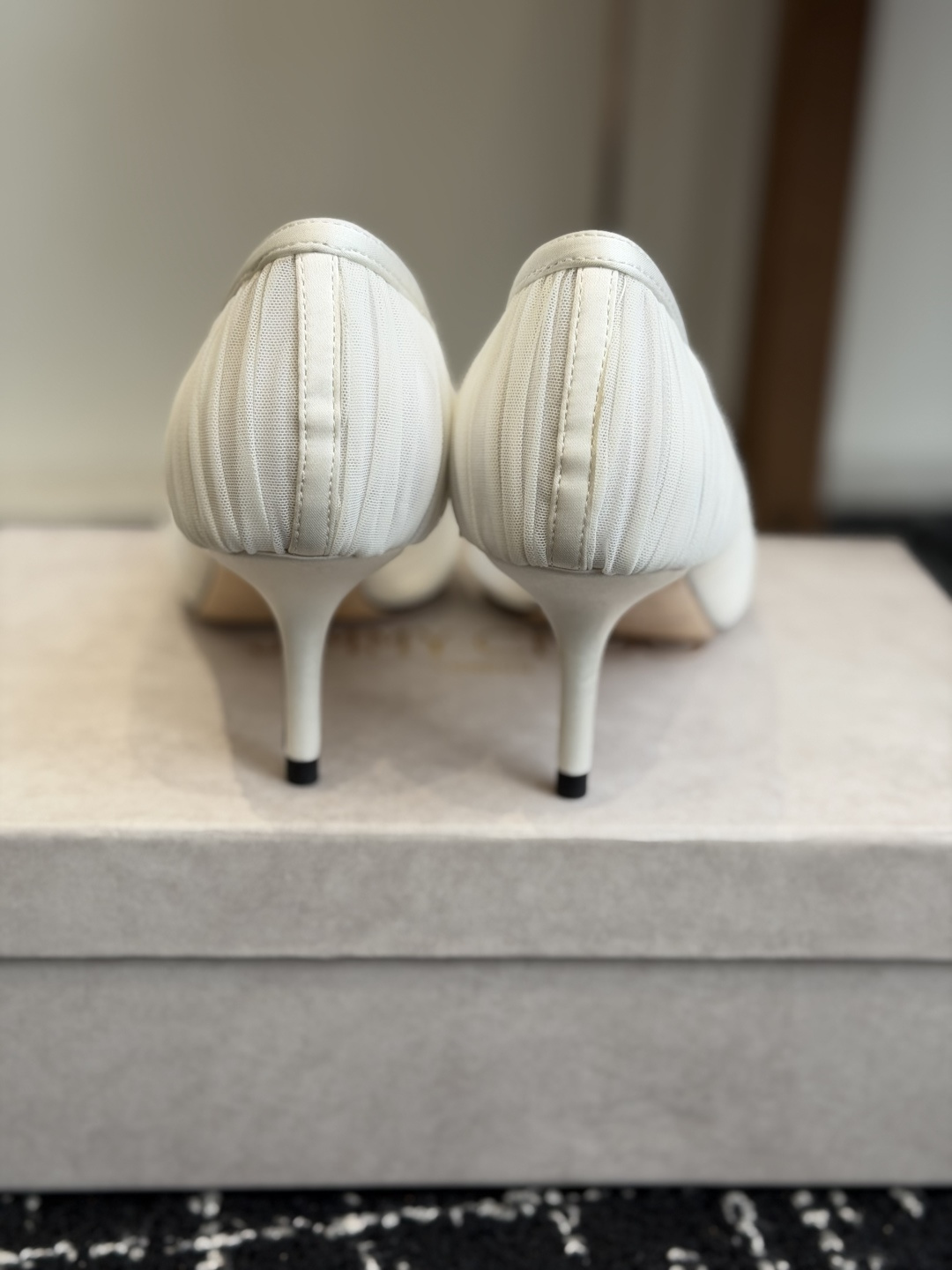代购级Jimmy Choo 26ss 春夏 系列JC新款 高跟凉鞋模糊鞋履与珠宝配饰之间的界线 鲜明 J