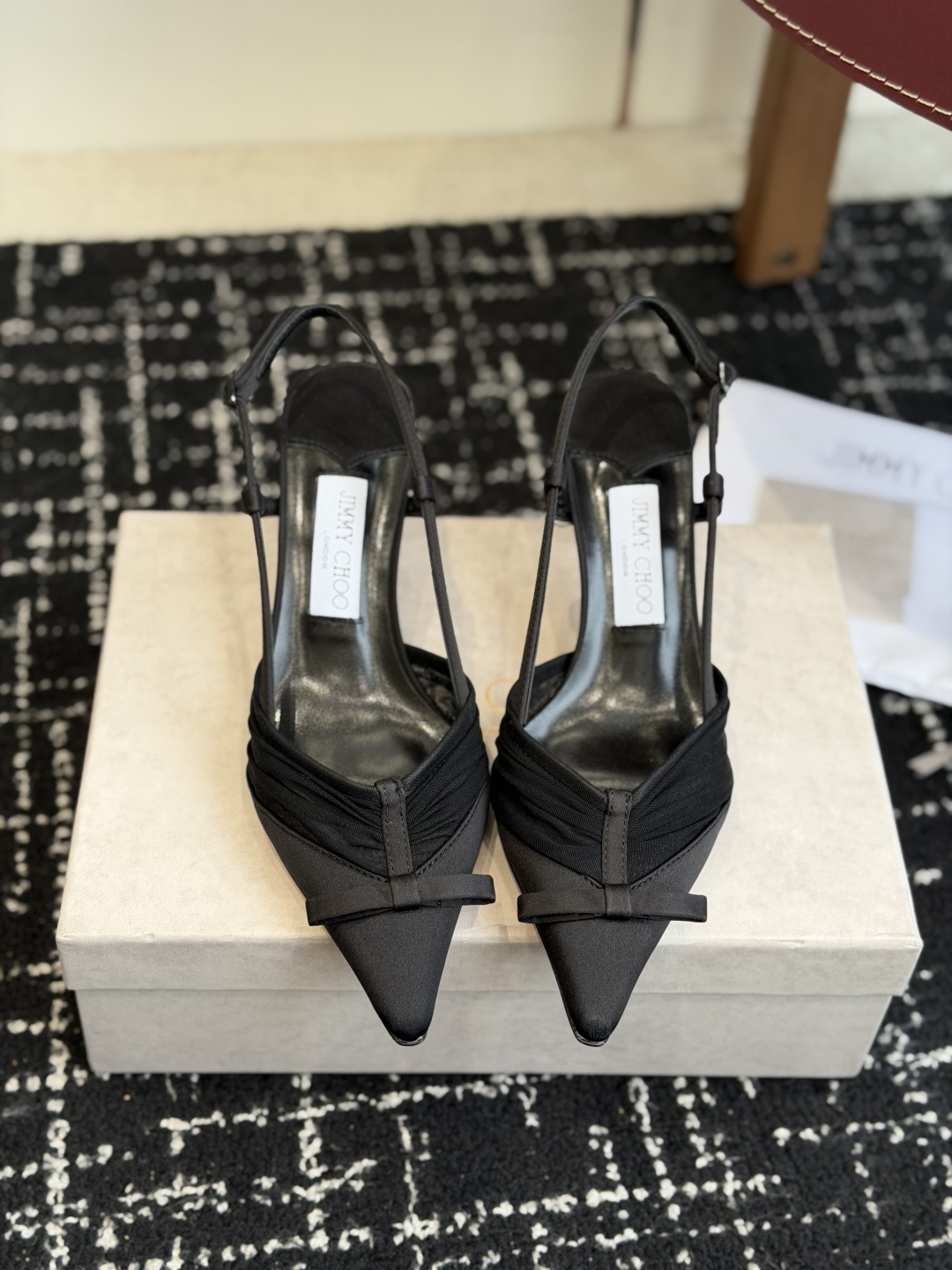 代购级Jimmy Choo 26ss 春夏 系列JC新款 高跟凉鞋模糊鞋履与珠宝配饰之间的界线 鲜明 J