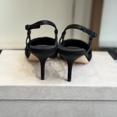 代购级Jimmy Choo 26ss 春夏 系列JC新款 高跟凉鞋模糊鞋履与珠宝配饰之间的界线 鲜明 J 代购级Jimmy Choo 26ss 春夏 系列JC新款 高跟凉鞋模糊鞋履与珠宝配饰之间的界线 鲜明 J