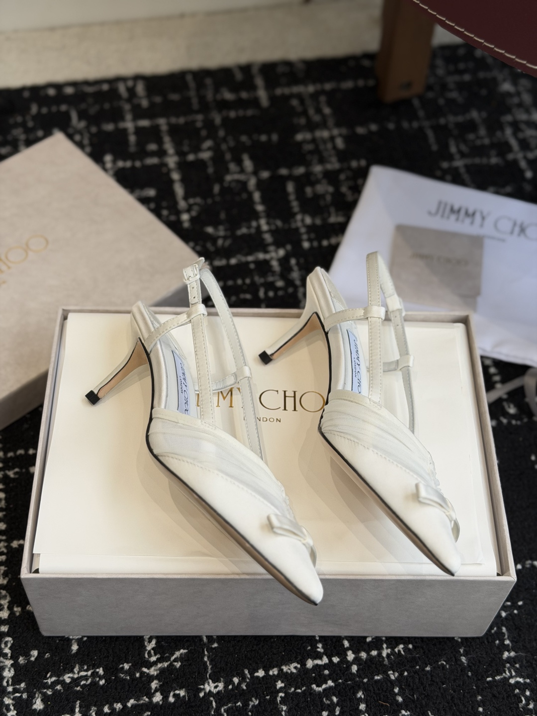 代购级Jimmy Choo 26ss 春夏 系列JC新款 高跟凉鞋模糊鞋履与珠宝配饰之间的界线 鲜明 J 代购级Jimmy Choo 26ss 春夏 系列JC新款 高跟凉鞋模糊鞋履与珠宝配饰之间的界线 鲜明 J