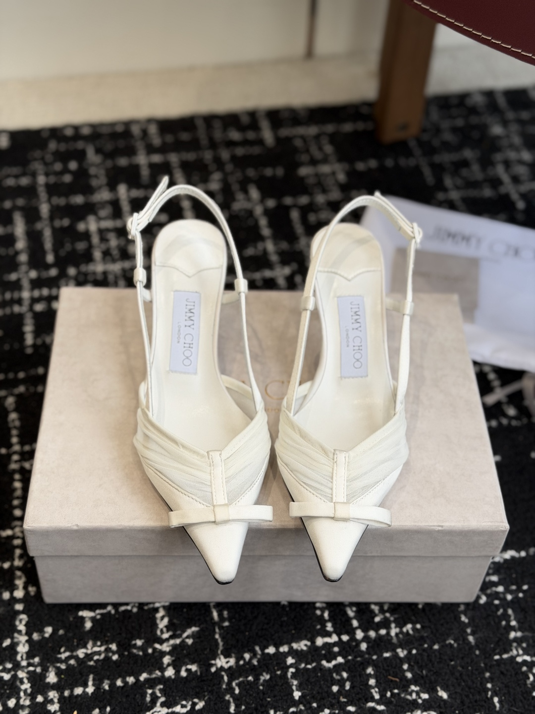 代购级Jimmy Choo 26ss 春夏 系列JC新款 高跟凉鞋模糊鞋履与珠宝配饰之间的界线 鲜明 J
