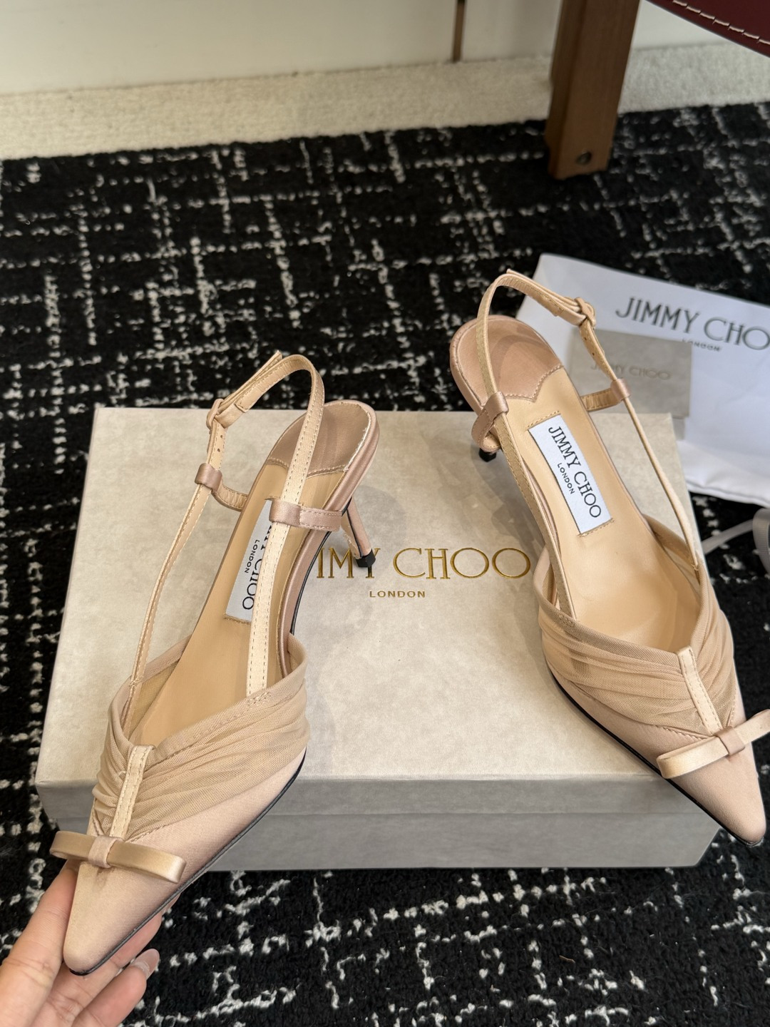 代购级Jimmy Choo 26ss 春夏 系列JC新款 高跟凉鞋模糊鞋履与珠宝配饰之间的界线 鲜明 J 代购级Jimmy Choo 26ss 春夏 系列JC新款 高跟凉鞋模糊鞋履与珠宝配饰之间的界线 鲜明 J