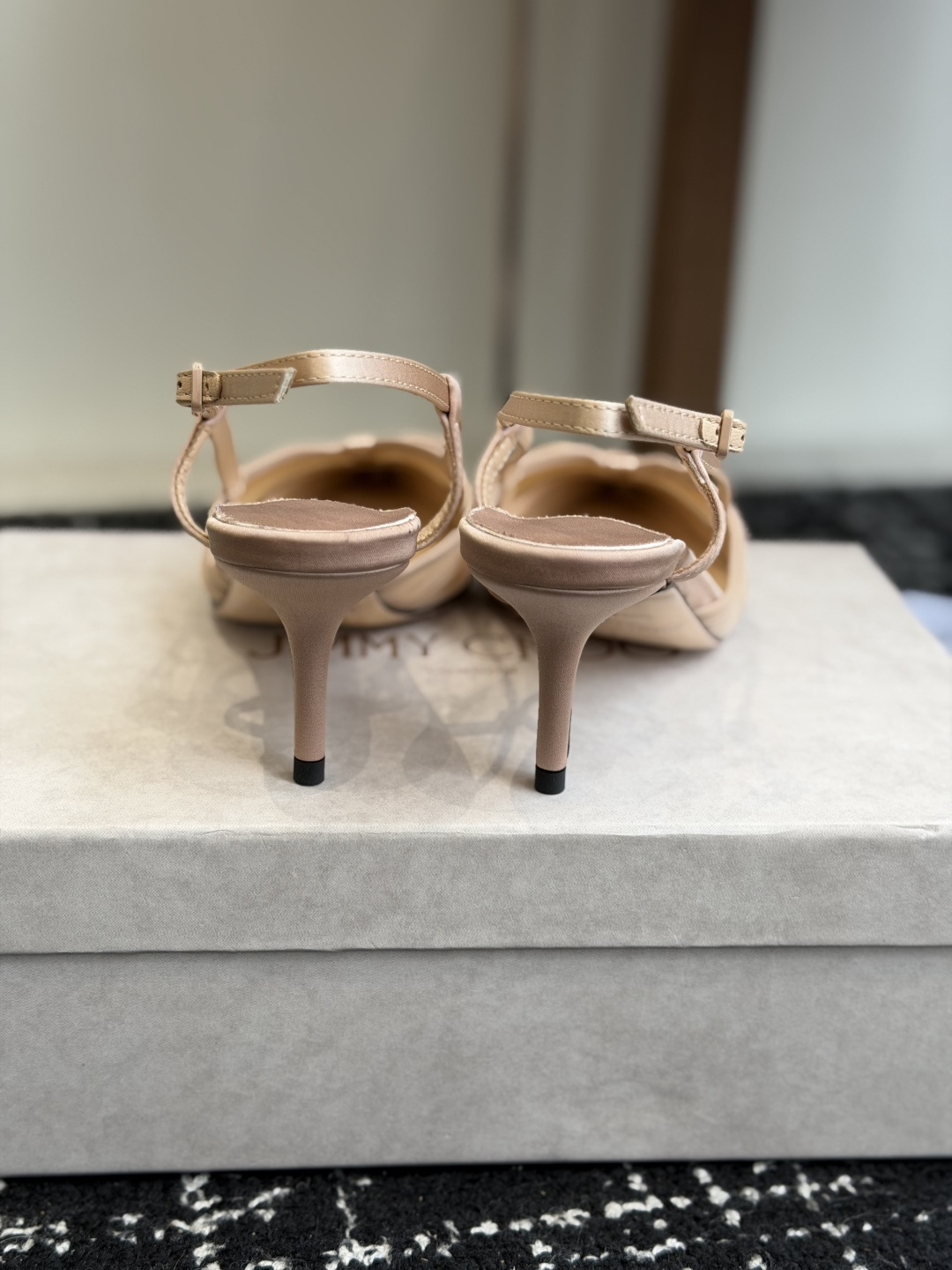 代购级Jimmy Choo 26ss 春夏 系列JC新款 高跟凉鞋模糊鞋履与珠宝配饰之间的界线 鲜明 J 代购级Jimmy Choo 26ss 春夏 系列JC新款 高跟凉鞋模糊鞋履与珠宝配饰之间的界线 鲜明 J