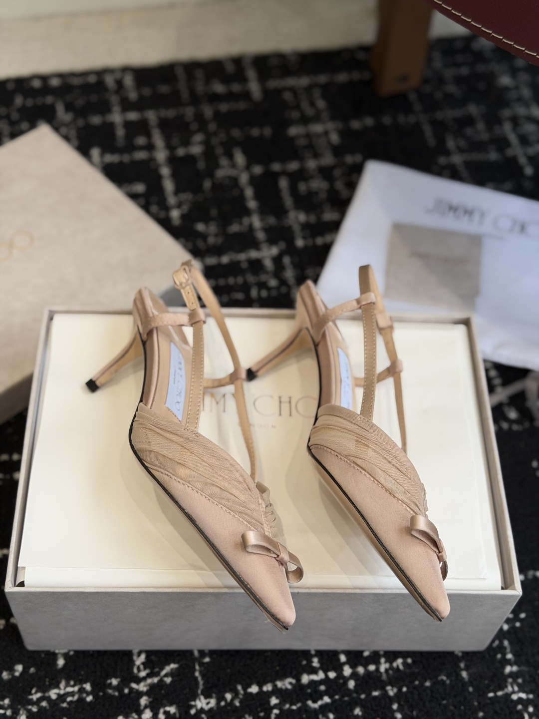 代购级Jimmy Choo 26ss 春夏 系列JC新款 高跟凉鞋模糊鞋履与珠宝配饰之间的界线 鲜明 J 代购级Jimmy Choo 26ss 春夏 系列JC新款 高跟凉鞋模糊鞋履与珠宝配饰之间的界线 鲜明 J
