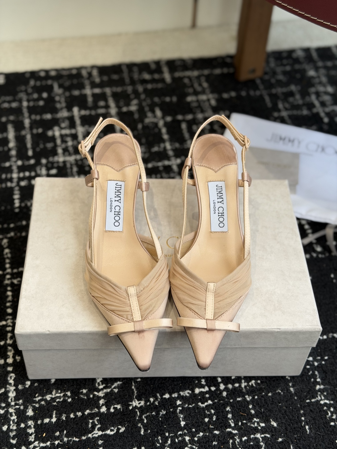 代购级Jimmy Choo 26ss 春夏 系列JC新款 高跟凉鞋模糊鞋履与珠宝配饰之间的界线 鲜明 J