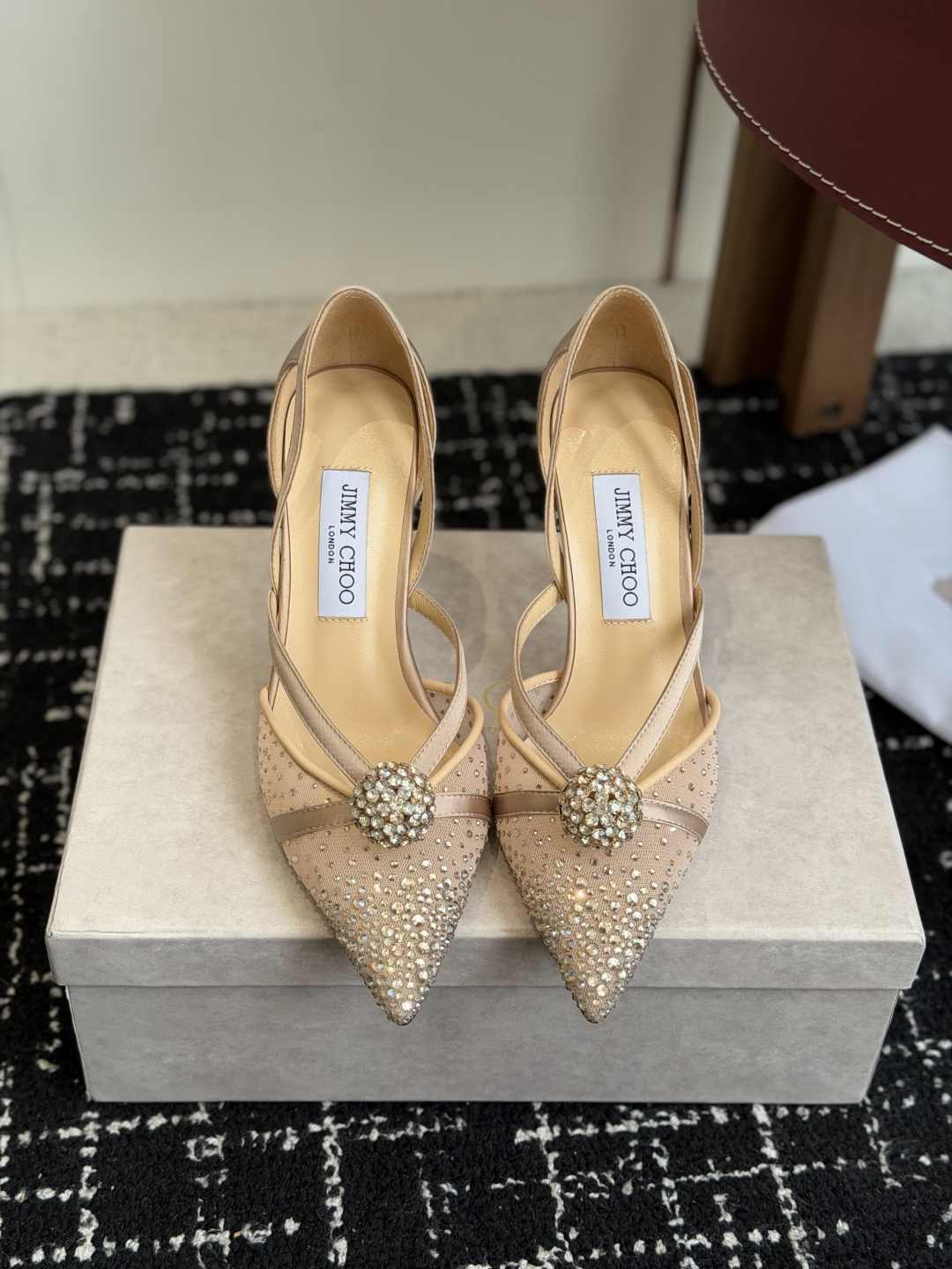 代购级Jimmy Choo 26ss 春夏 系列JC新款 高跟拖鞋 凉鞋模糊鞋履与珠宝配饰之间的界线 鲜