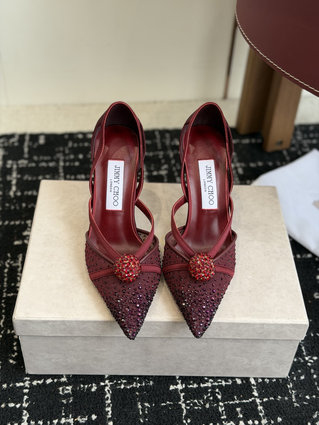 代购级Jimmy Choo 26ss 春夏 系列JC新款 高跟拖鞋 凉鞋模糊鞋履与珠宝配饰之间的界线 鲜