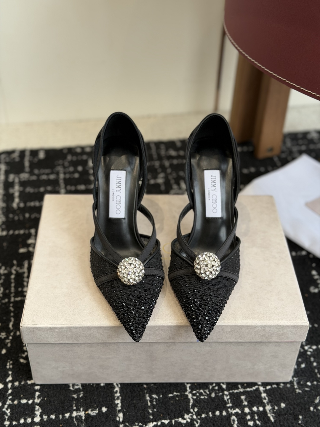 代购级Jimmy Choo 26ss 春夏 系列JC新款 高跟拖鞋 凉鞋模糊鞋履与珠宝配饰之间的界线 鲜