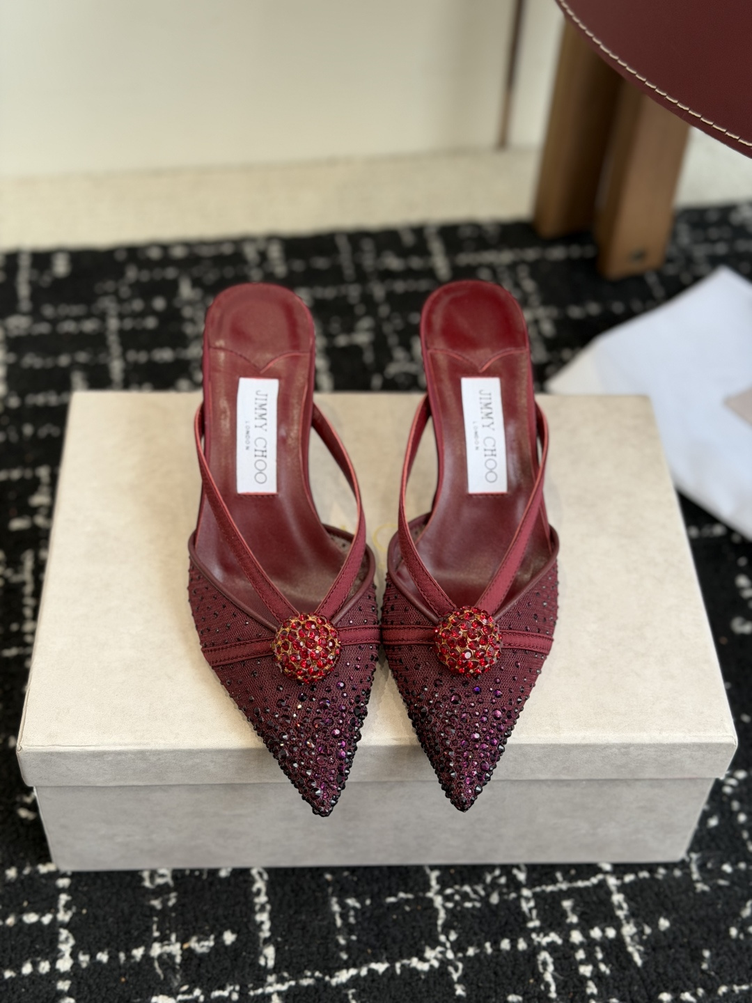 代购级Jimmy Choo 26ss 春夏 系列JC新款 高跟拖鞋 凉鞋模糊鞋履与珠宝配饰之间的界线 鲜