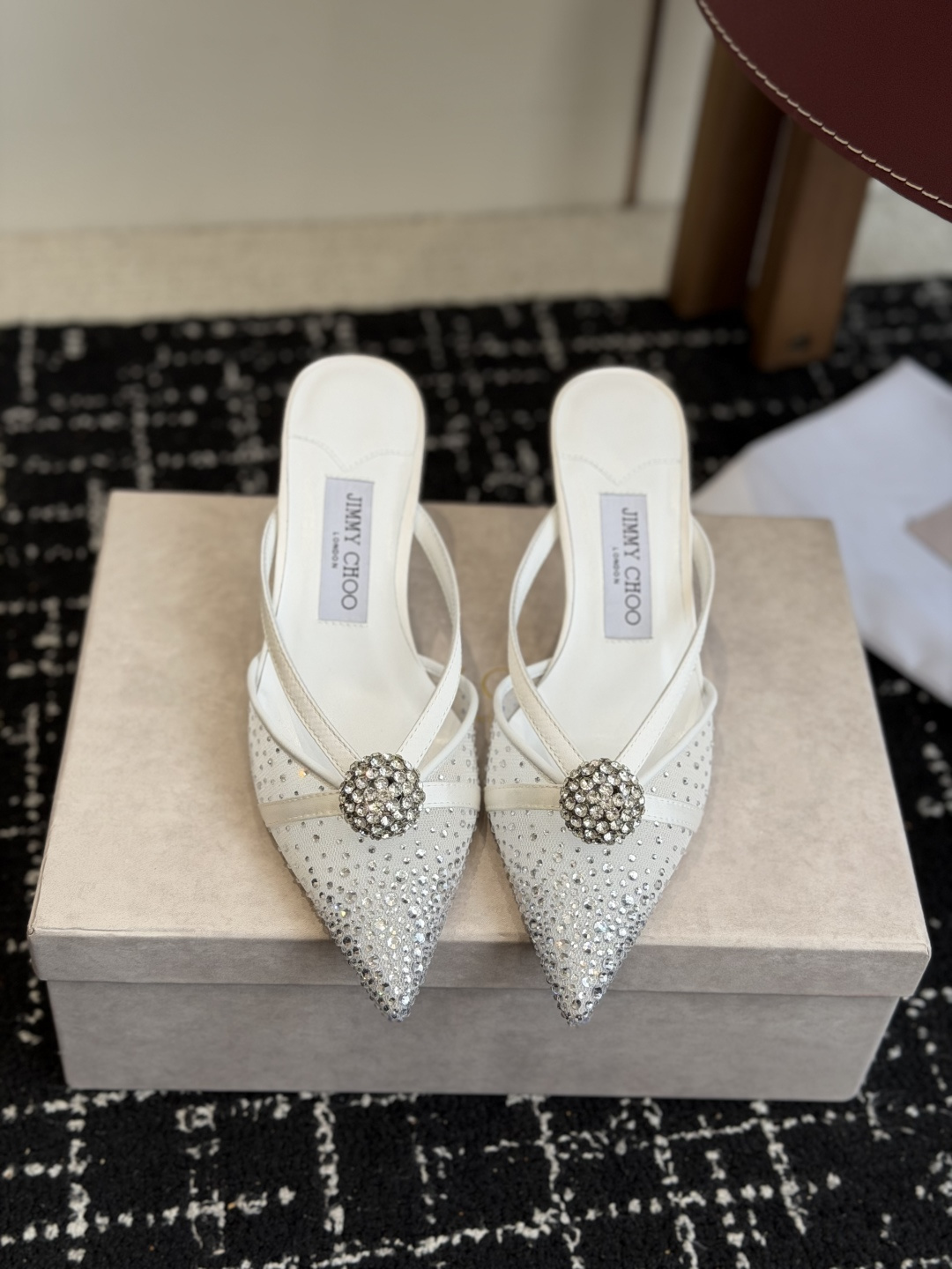 代购级Jimmy Choo 26ss 春夏 系列JC新款 高跟拖鞋 凉鞋模糊鞋履与珠宝配饰之间的界线 鲜