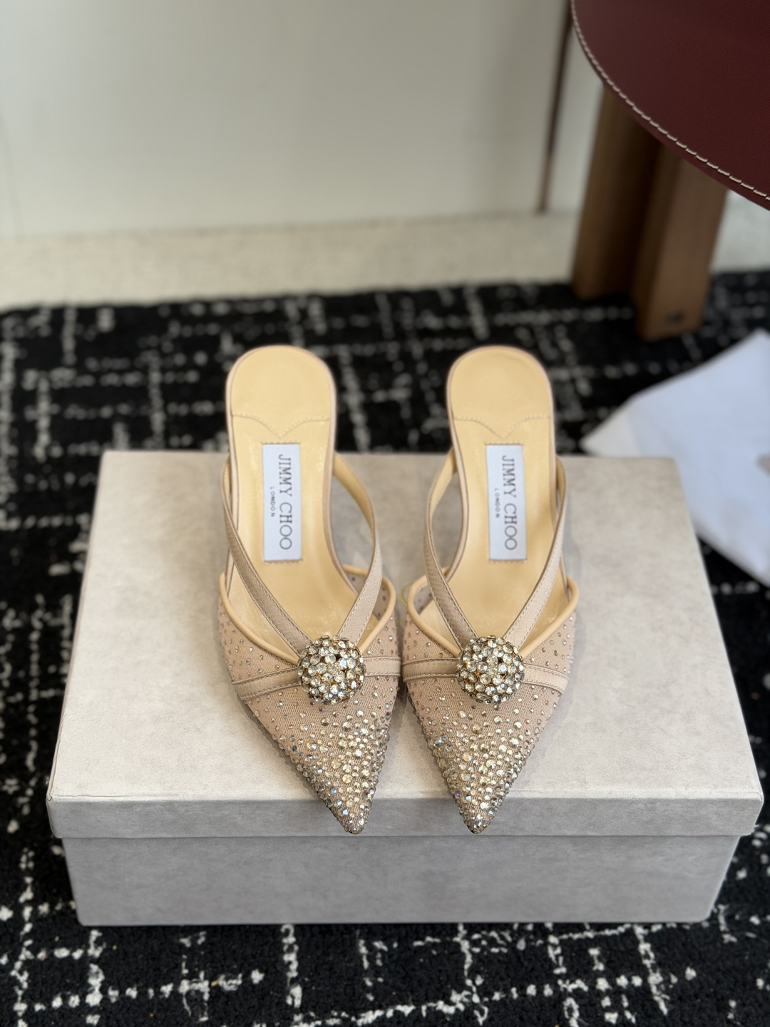代购级Jimmy Choo 26ss 春夏 系列JC新款 高跟拖鞋 凉鞋模糊鞋履与珠宝配饰之间的界线 鲜