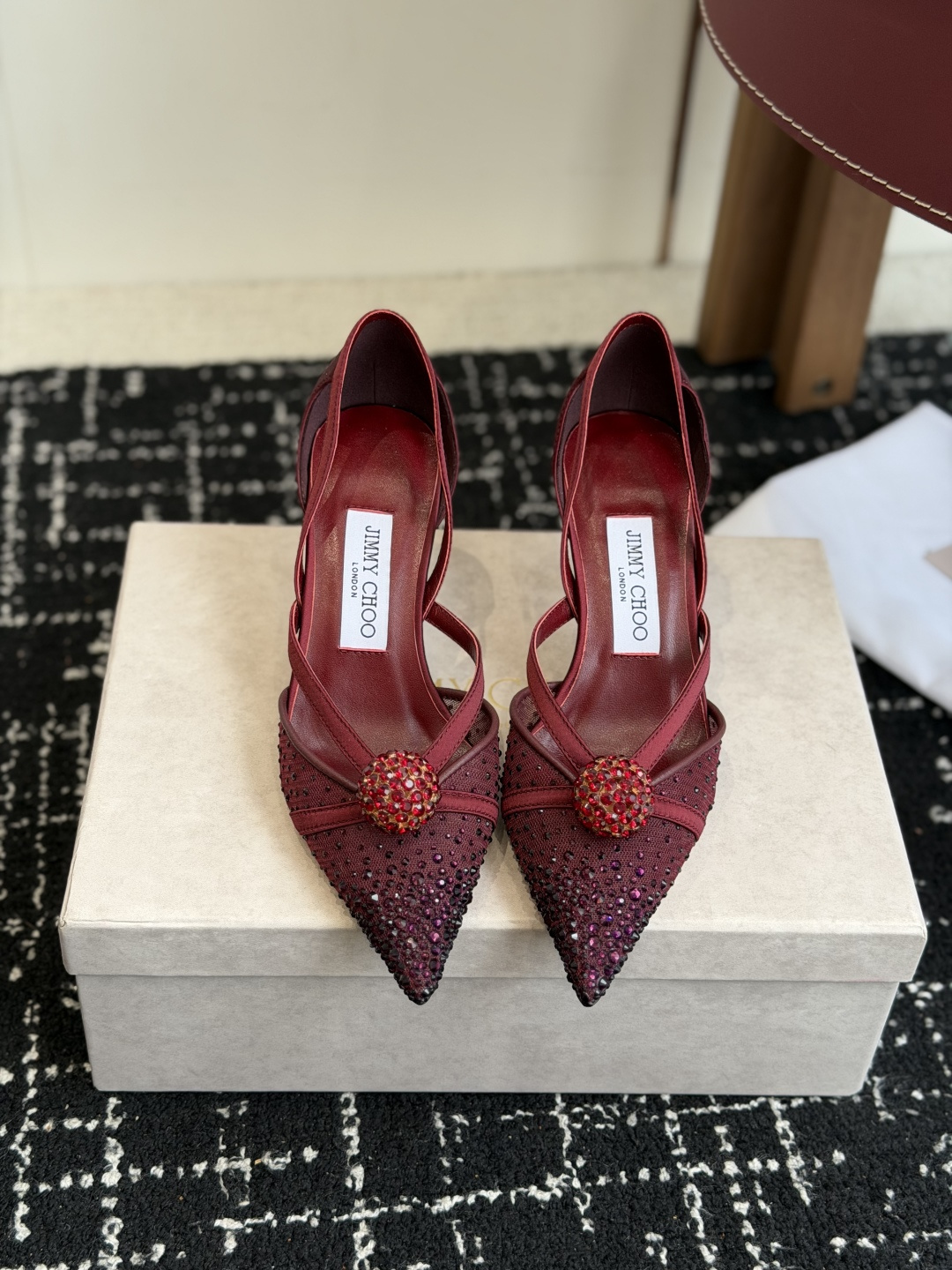 代购级Jimmy Choo 26ss 春夏 系列JC新款 高跟拖鞋 凉鞋模糊鞋履与珠宝配饰之间的界线 鲜