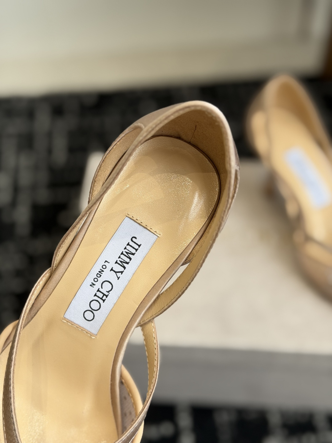 代购级Jimmy Choo 26ss 春夏 系列JC新款 高跟拖鞋 凉鞋模糊鞋履与珠宝配饰之间的界线 鲜