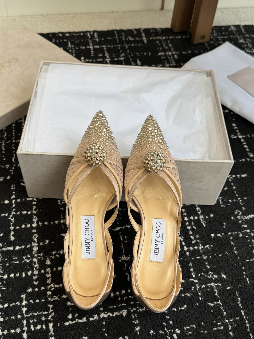 代购级Jimmy Choo 26ss 春夏 系列JC新款 高跟拖鞋 凉鞋模糊鞋履与珠宝配饰之间的界线 鲜