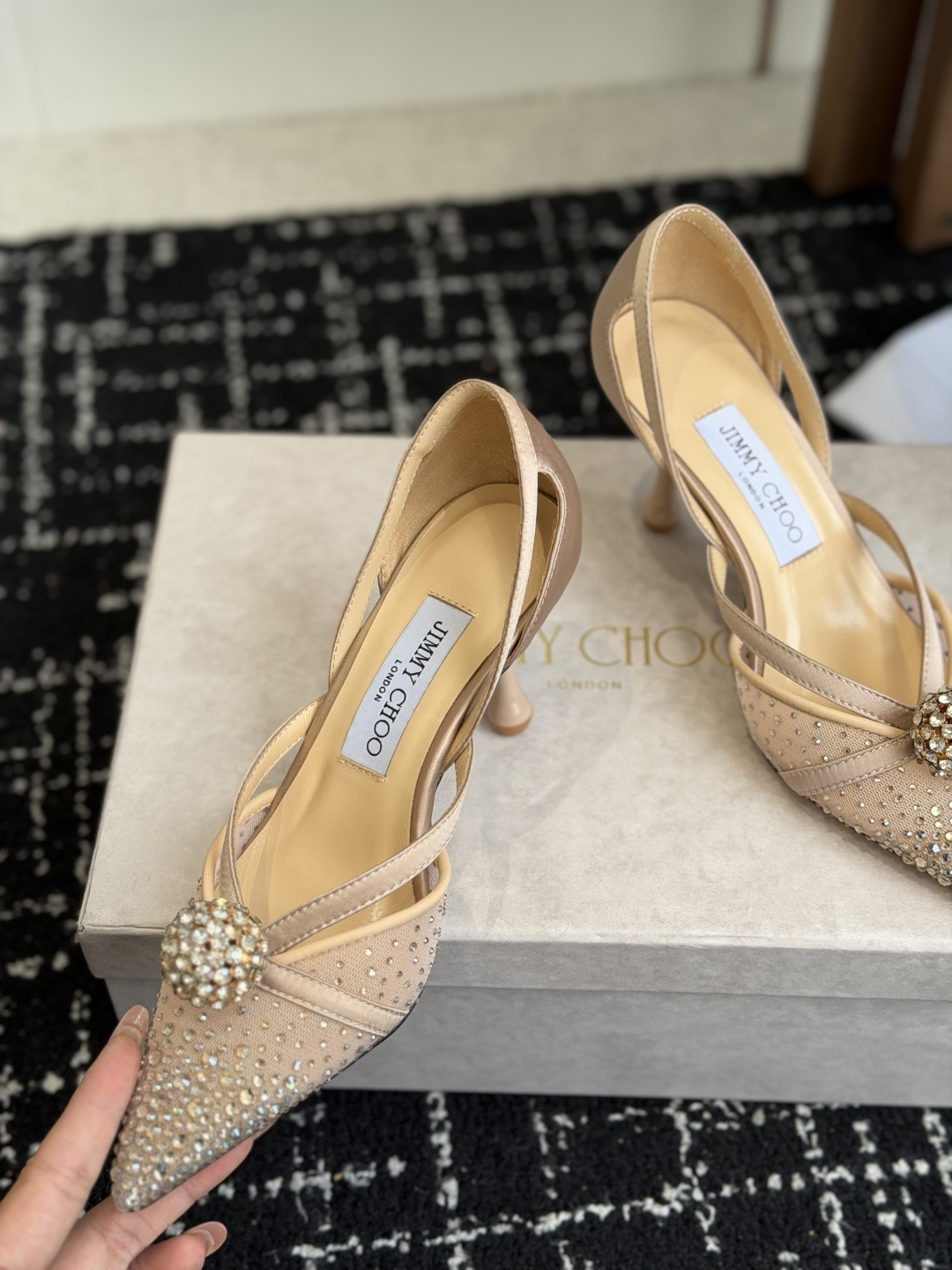 代购级Jimmy Choo 26ss 春夏 系列JC新款 高跟拖鞋 凉鞋模糊鞋履与珠宝配饰之间的界线 鲜