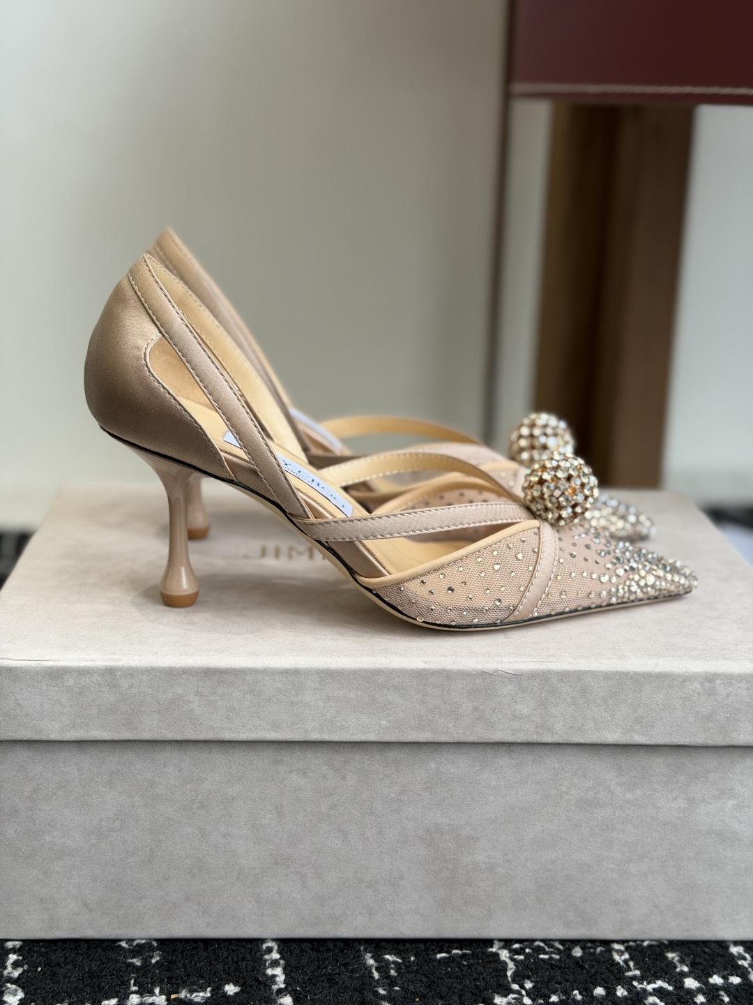代购级Jimmy Choo 26ss 春夏 系列JC新款 高跟拖鞋 凉鞋模糊鞋履与珠宝配饰之间的界线 鲜