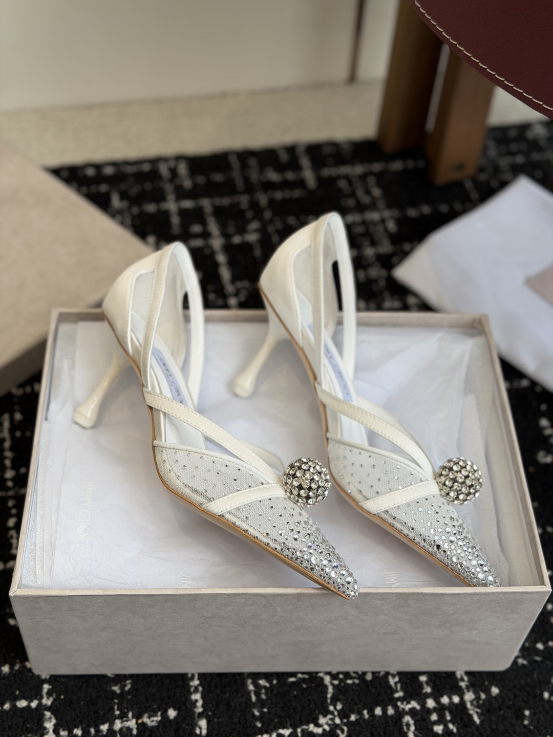 代购级Jimmy Choo 26ss 春夏 系列JC新款 高跟拖鞋 凉鞋模糊鞋履与珠宝配饰之间的界线 鲜