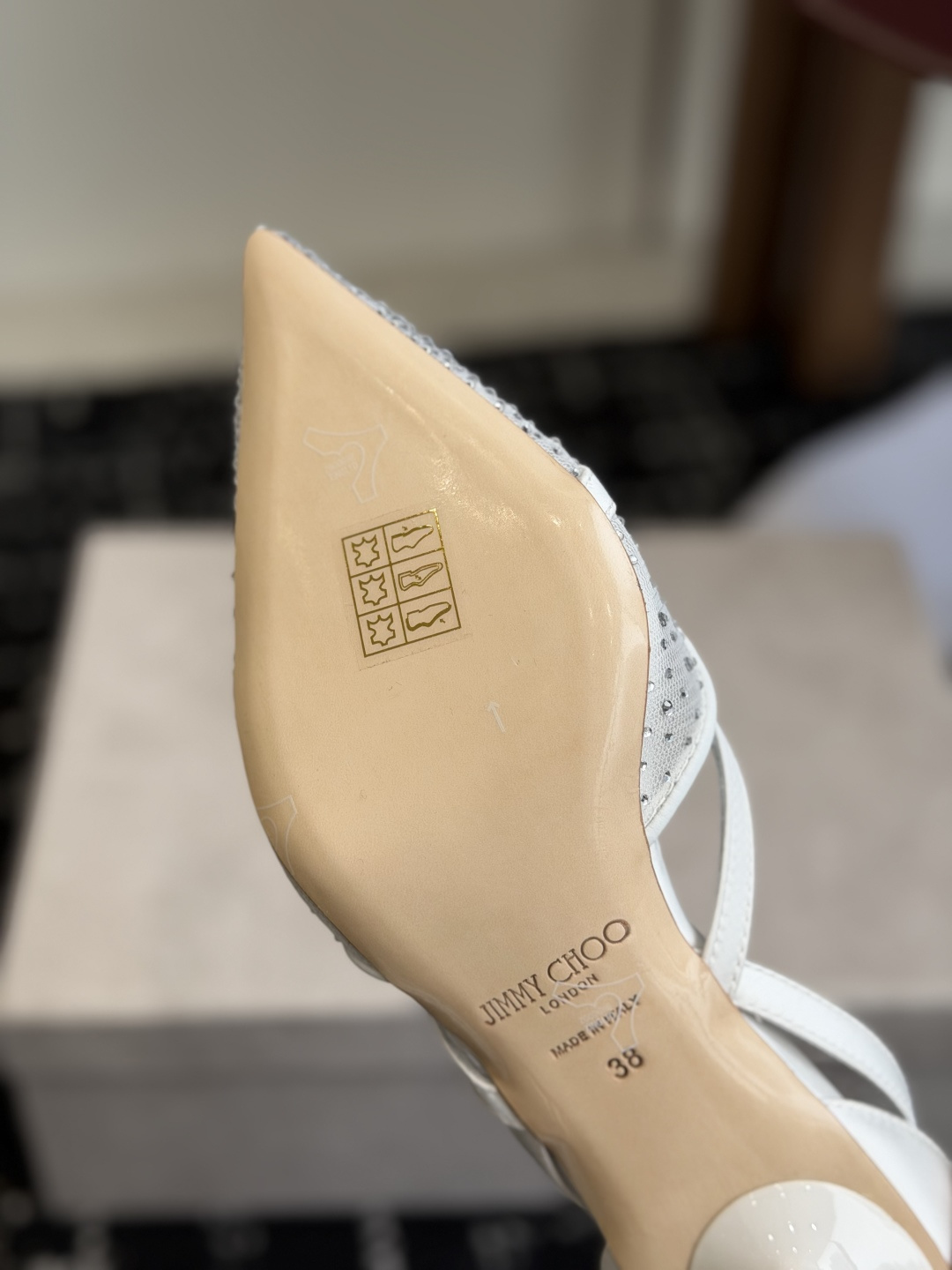 代购级Jimmy Choo 26ss 春夏 系列JC新款 高跟拖鞋 凉鞋模糊鞋履与珠宝配饰之间的界线 鲜