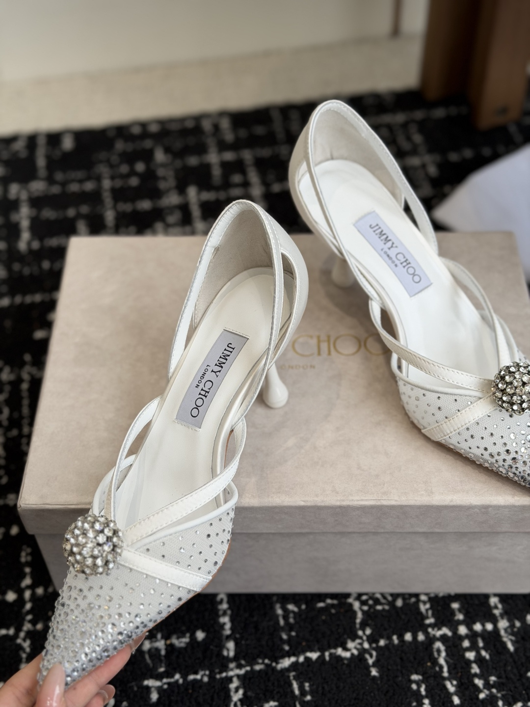 代购级Jimmy Choo 26ss 春夏 系列JC新款 高跟拖鞋 凉鞋模糊鞋履与珠宝配饰之间的界线 鲜