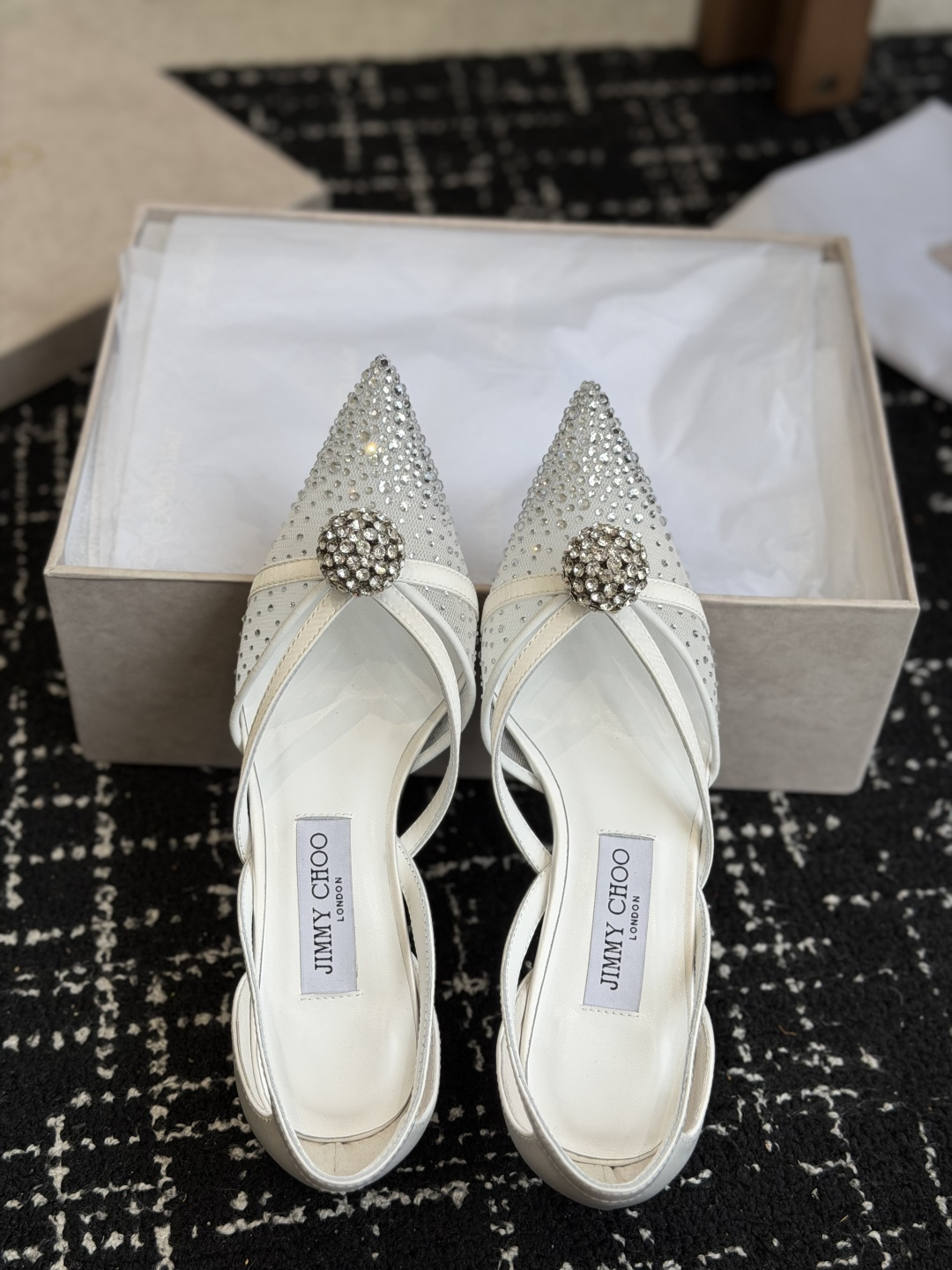 代购级Jimmy Choo 26ss 春夏 系列JC新款 高跟拖鞋 凉鞋模糊鞋履与珠宝配饰之间的界线 鲜