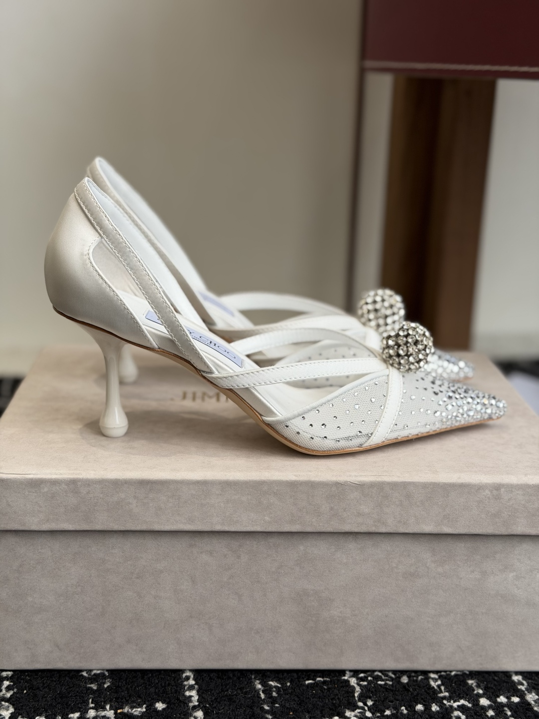 代购级Jimmy Choo 26ss 春夏 系列JC新款 高跟拖鞋 凉鞋模糊鞋履与珠宝配饰之间的界线 鲜