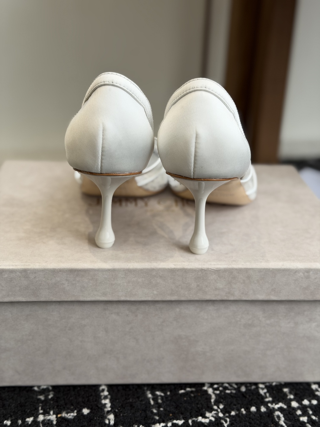 代购级Jimmy Choo 26ss 春夏 系列JC新款 高跟拖鞋 凉鞋模糊鞋履与珠宝配饰之间的界线 鲜