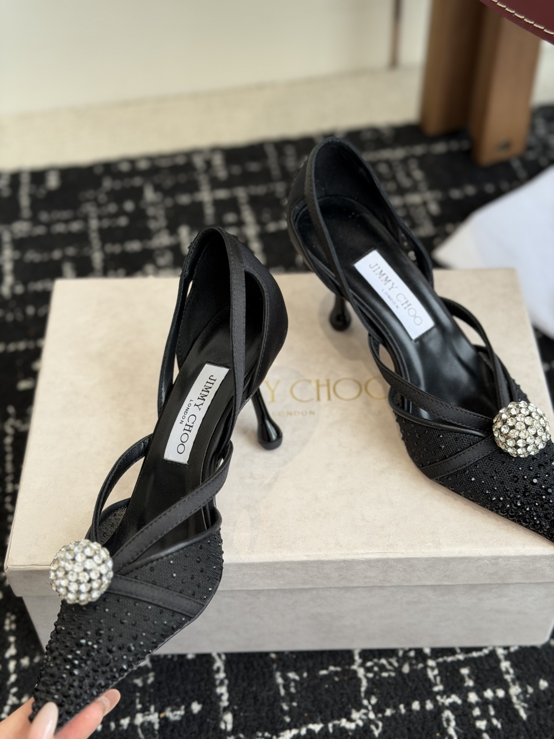 代购级Jimmy Choo 26ss 春夏 系列JC新款 高跟拖鞋 凉鞋模糊鞋履与珠宝配饰之间的界线 鲜