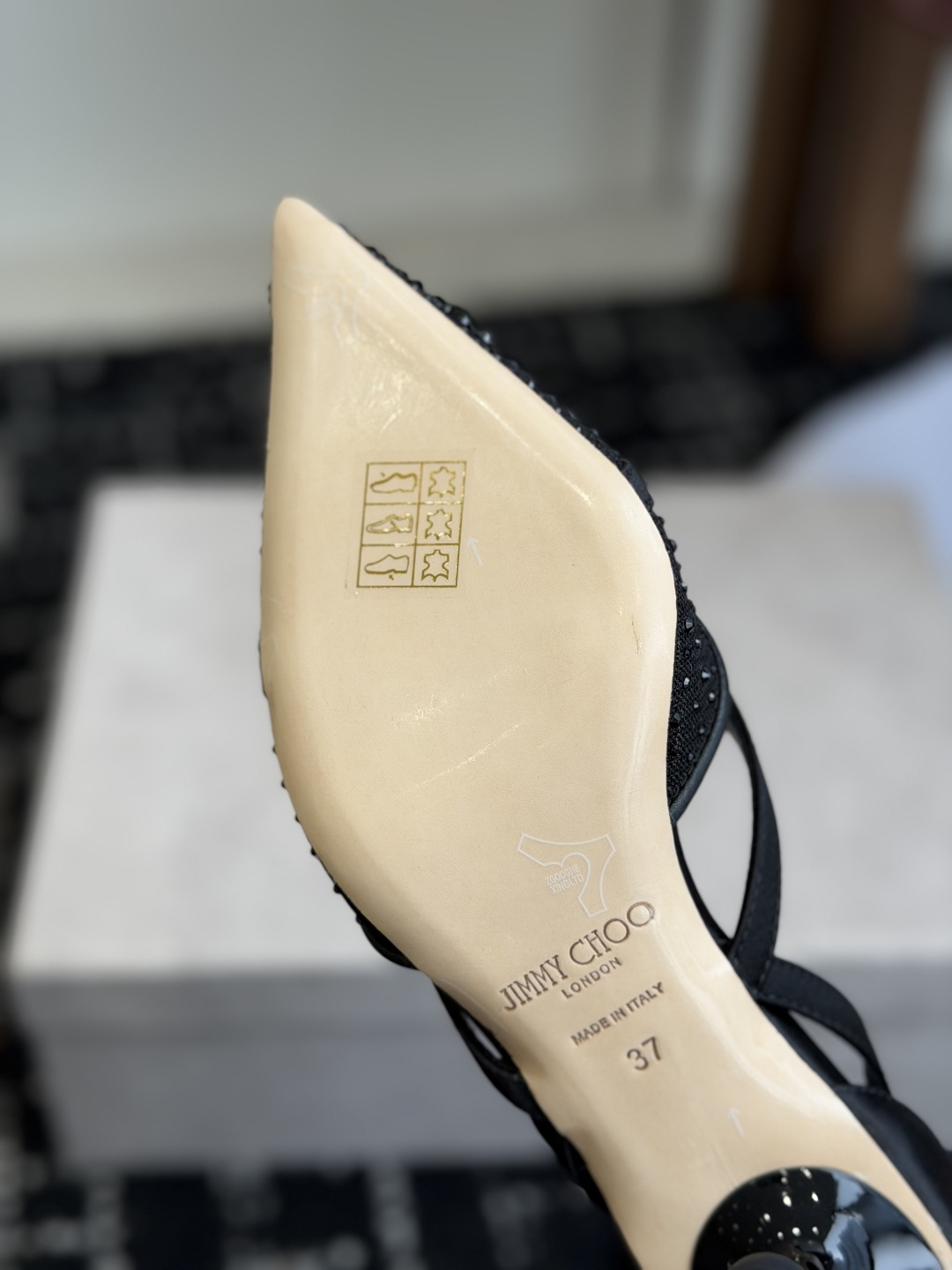 代购级Jimmy Choo 26ss 春夏 系列JC新款 高跟拖鞋 凉鞋模糊鞋履与珠宝配饰之间的界线 鲜