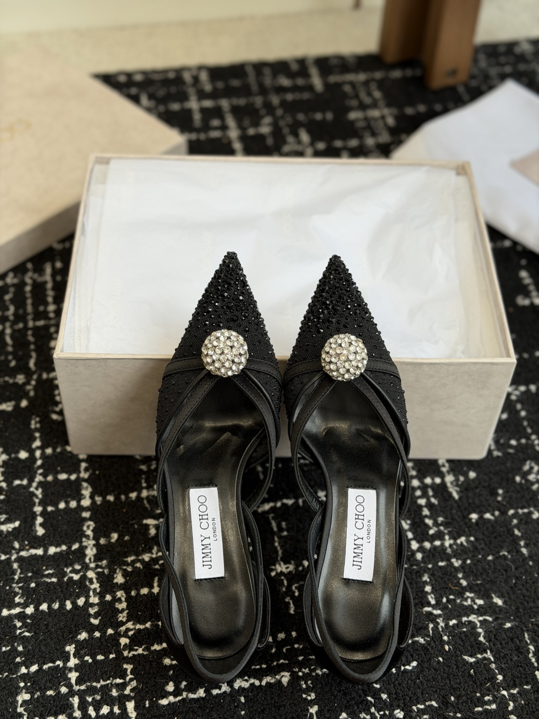 代购级Jimmy Choo 26ss 春夏 系列JC新款 高跟拖鞋 凉鞋模糊鞋履与珠宝配饰之间的界线 鲜