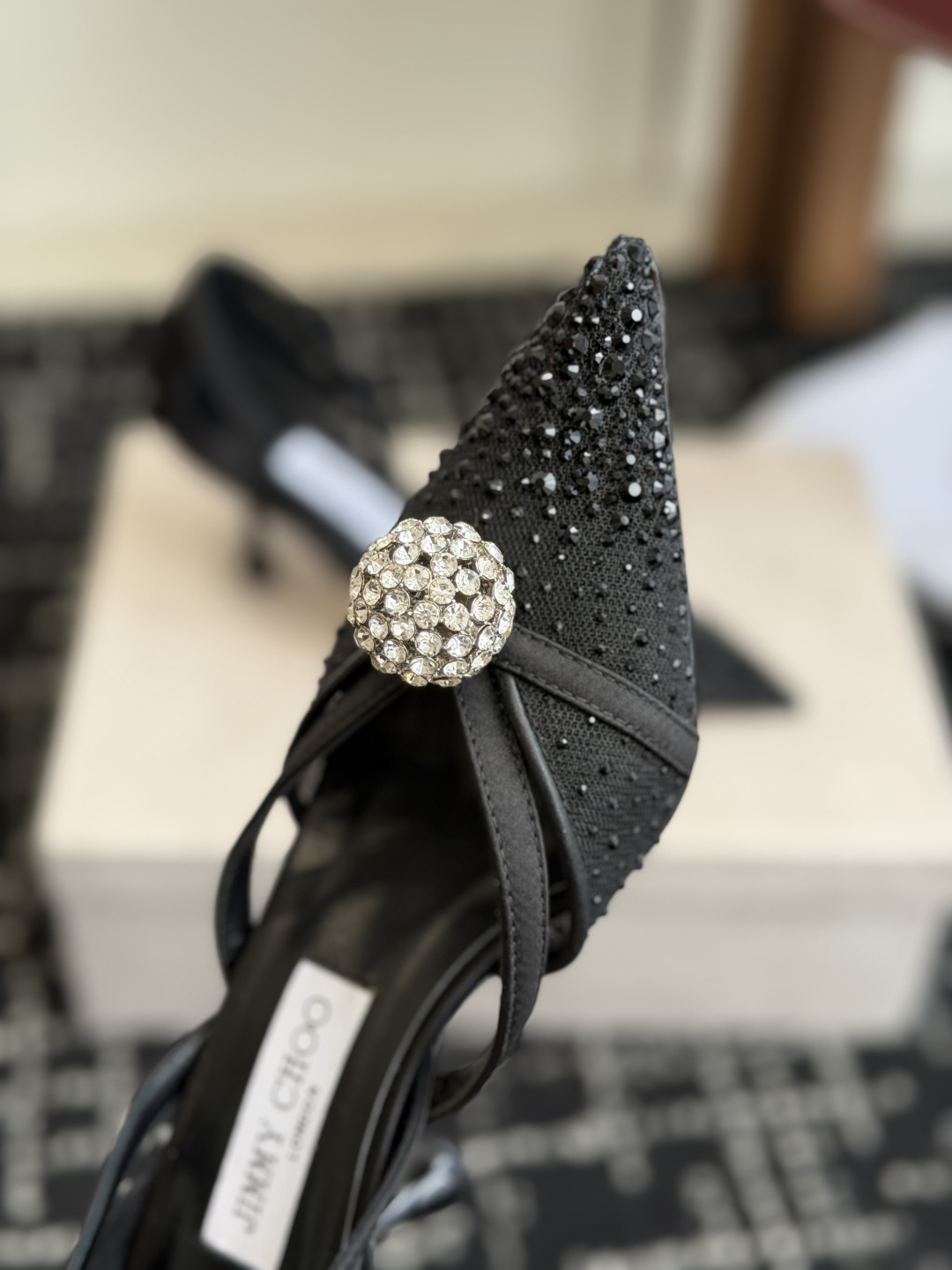 代购级Jimmy Choo 26ss 春夏 系列JC新款 高跟拖鞋 凉鞋模糊鞋履与珠宝配饰之间的界线 鲜