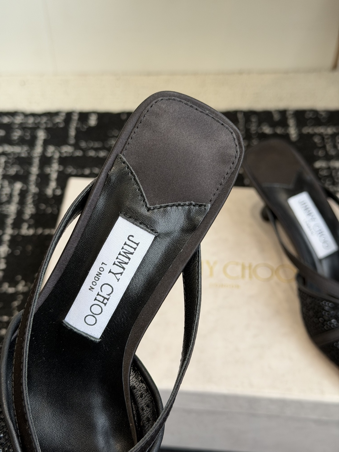代购级Jimmy Choo 26ss 春夏 系列JC新款 高跟拖鞋 凉鞋模糊鞋履与珠宝配饰之间的界线 鲜