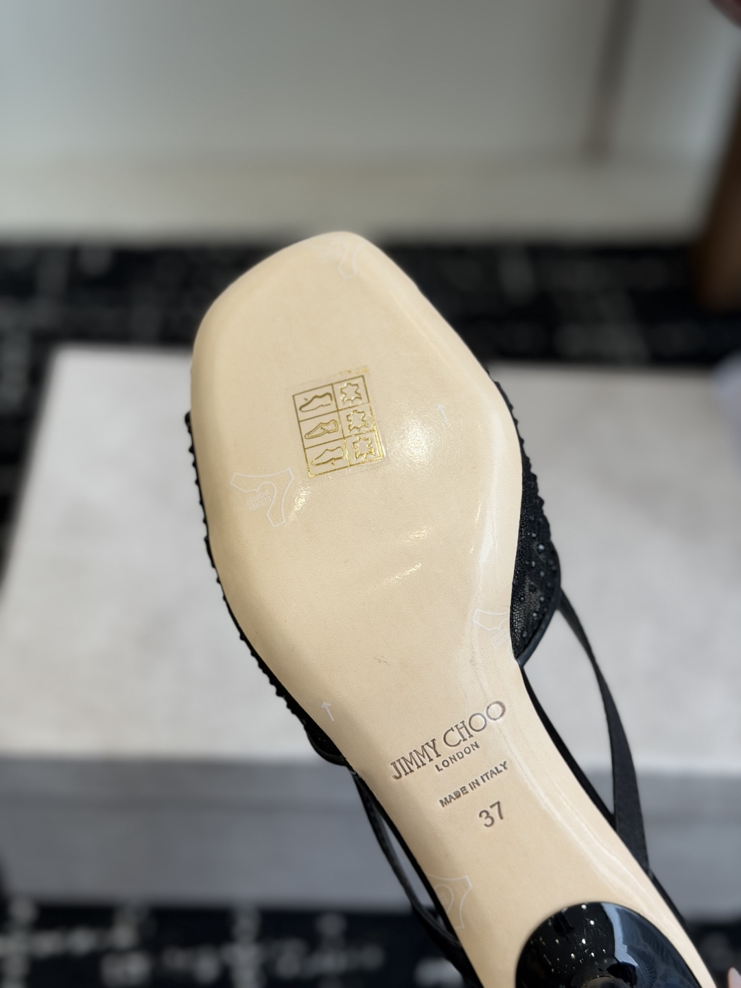 代购级Jimmy Choo 26ss 春夏 系列JC新款 高跟拖鞋 凉鞋模糊鞋履与珠宝配饰之间的界线 鲜