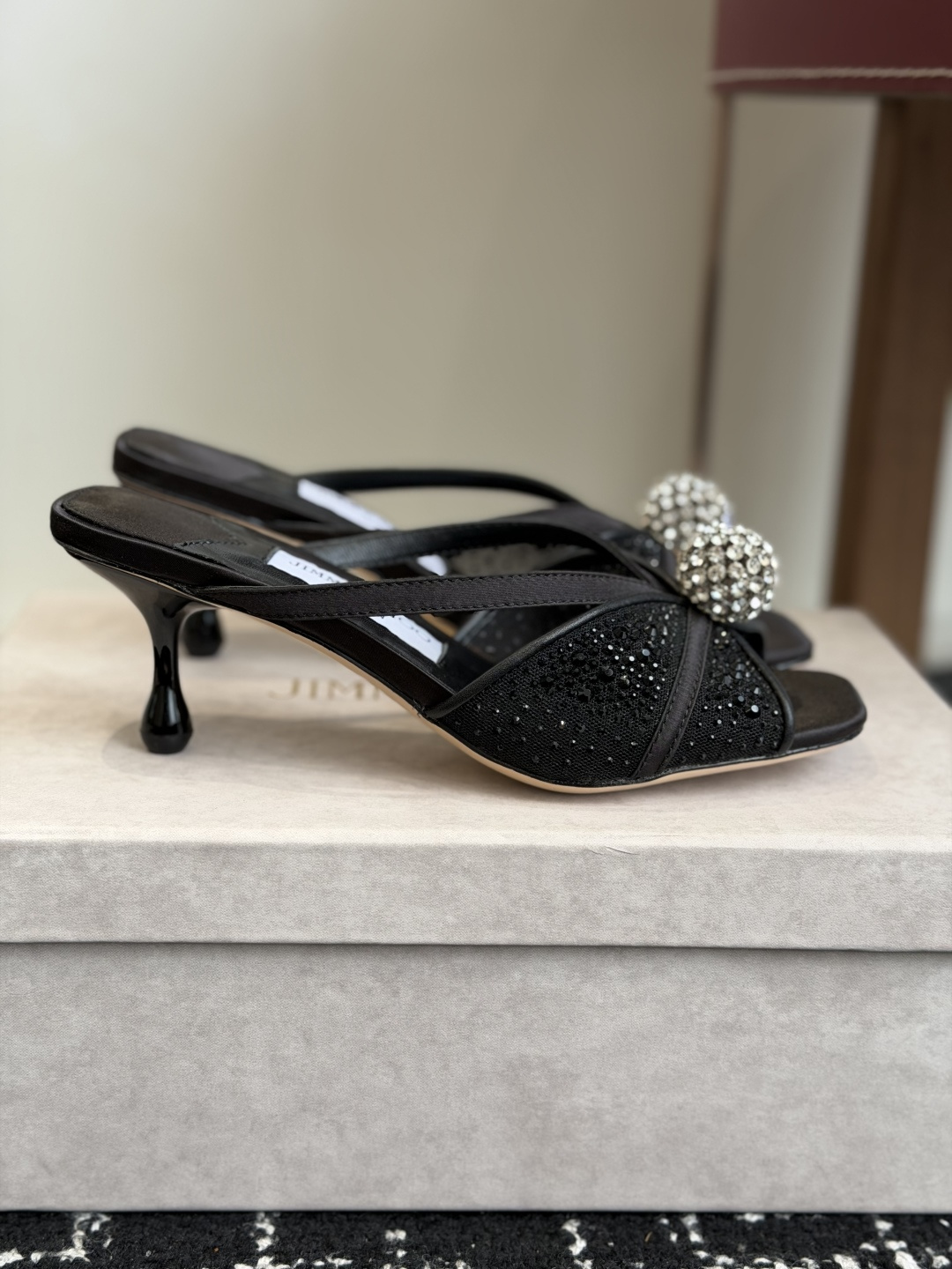 代购级Jimmy Choo 26ss 春夏 系列JC新款 高跟拖鞋 凉鞋模糊鞋履与珠宝配饰之间的界线 鲜