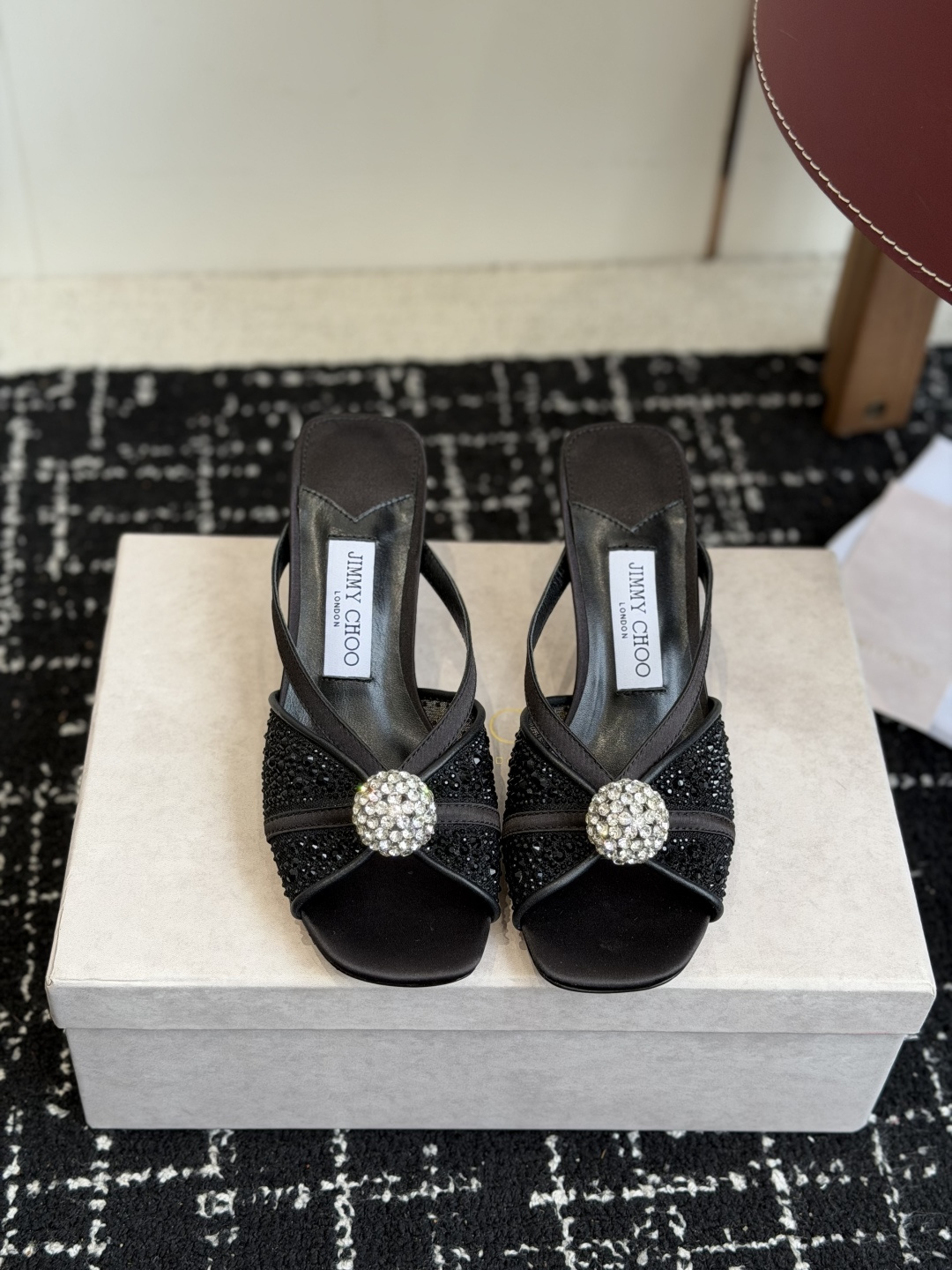 代购级Jimmy Choo 26ss 春夏 系列JC新款 高跟拖鞋 凉鞋模糊鞋履与珠宝配饰之间的界线 鲜