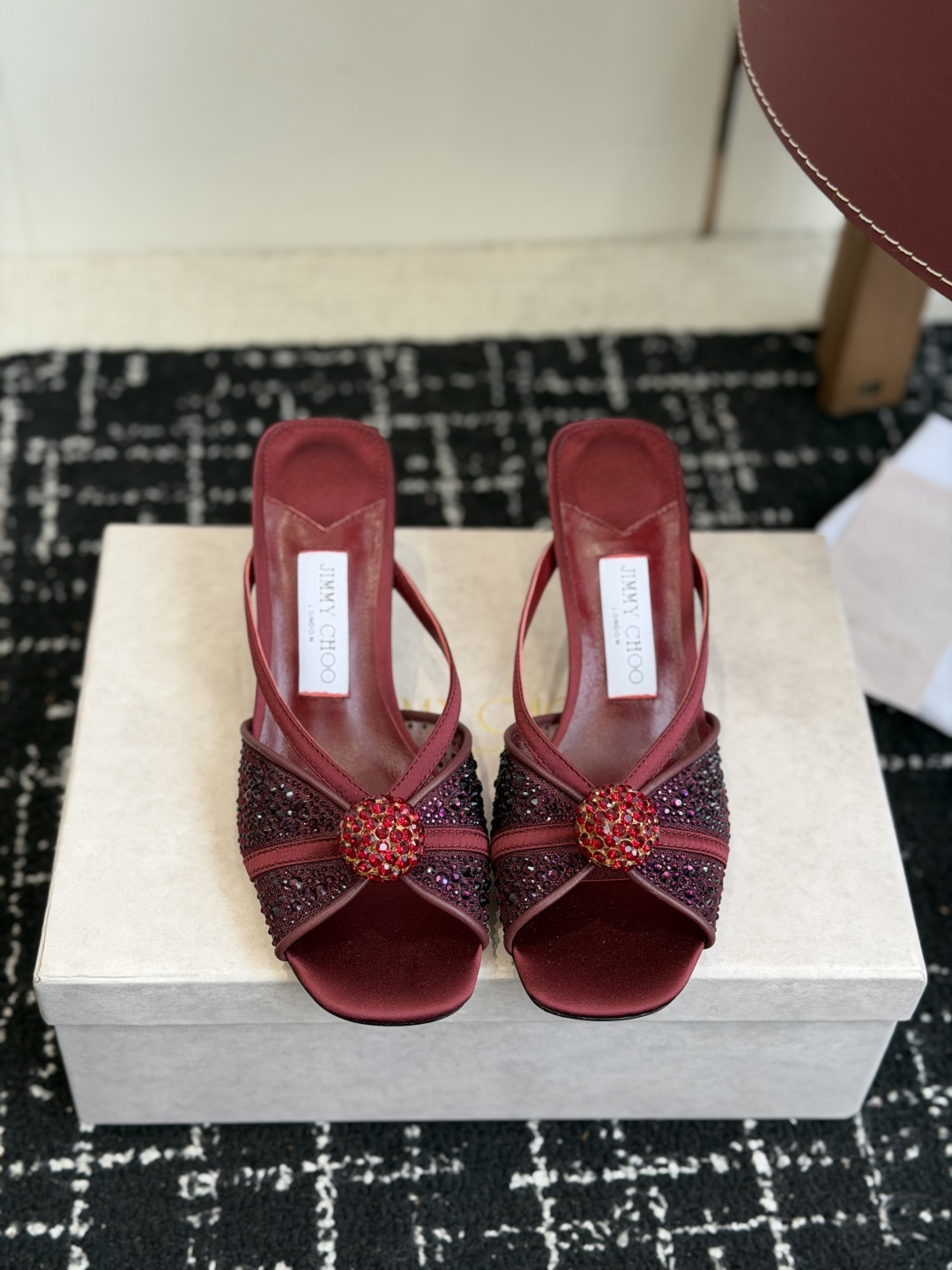 代购级Jimmy Choo 26ss 春夏 系列JC新款 高跟拖鞋 凉鞋模糊鞋履与珠宝配饰之间的界线 鲜
