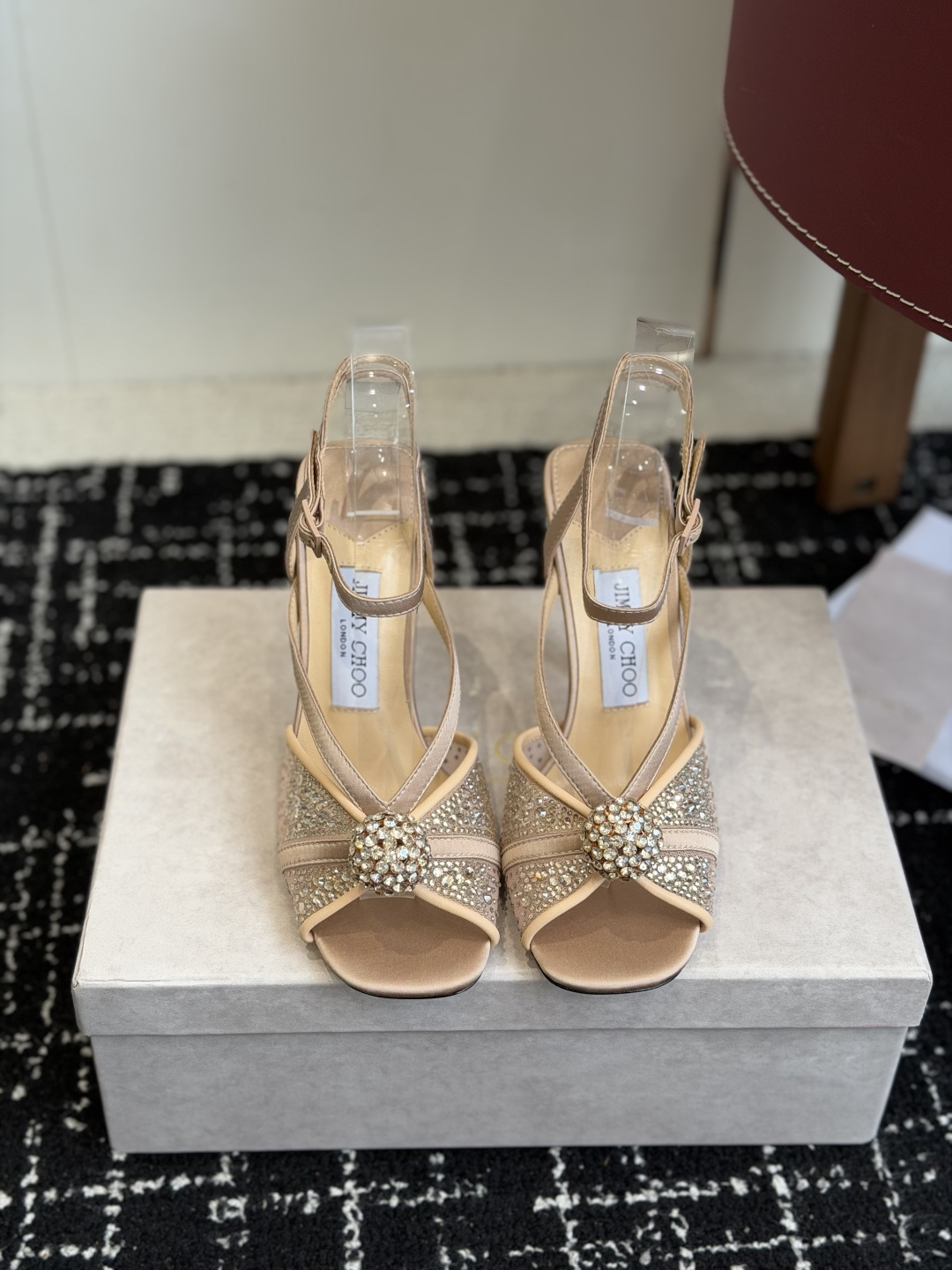 代购级Jimmy Choo 26ss 春夏 系列JC新款 高跟拖鞋 凉鞋模糊鞋履与珠宝配饰之间的界线 鲜