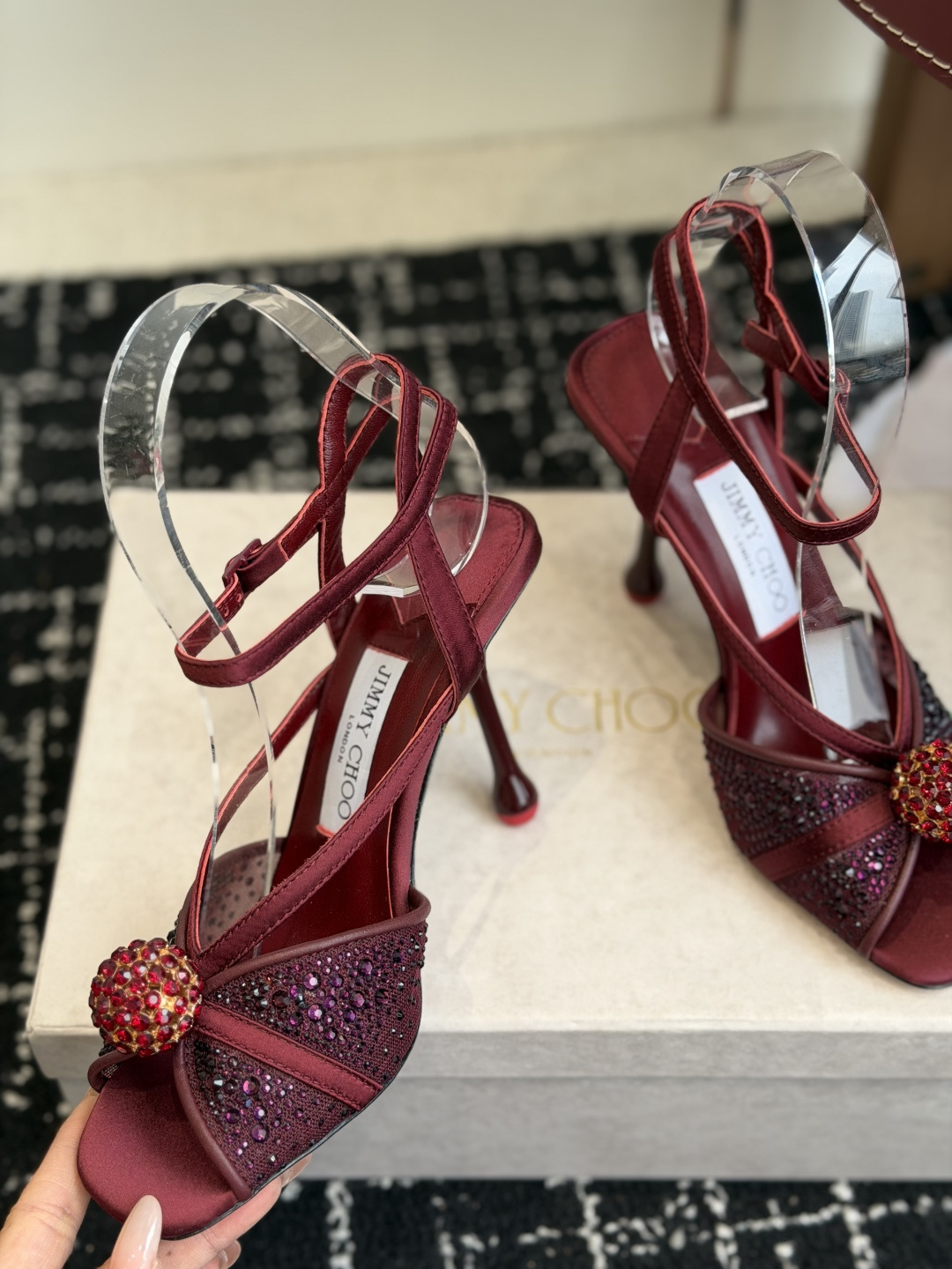 代购级Jimmy Choo 26ss 春夏 系列JC新款 高跟拖鞋 凉鞋模糊鞋履与珠宝配饰之间的界线 鲜 代购级Jimmy Choo 26ss 春夏 系列JC新款 高跟拖鞋 凉鞋模糊鞋履与珠宝配饰之间的界线 鲜