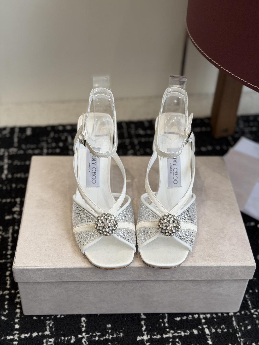 代购级Jimmy Choo 26ss 春夏 系列JC新款 高跟拖鞋 凉鞋模糊鞋履与珠宝配饰之间的界线 鲜