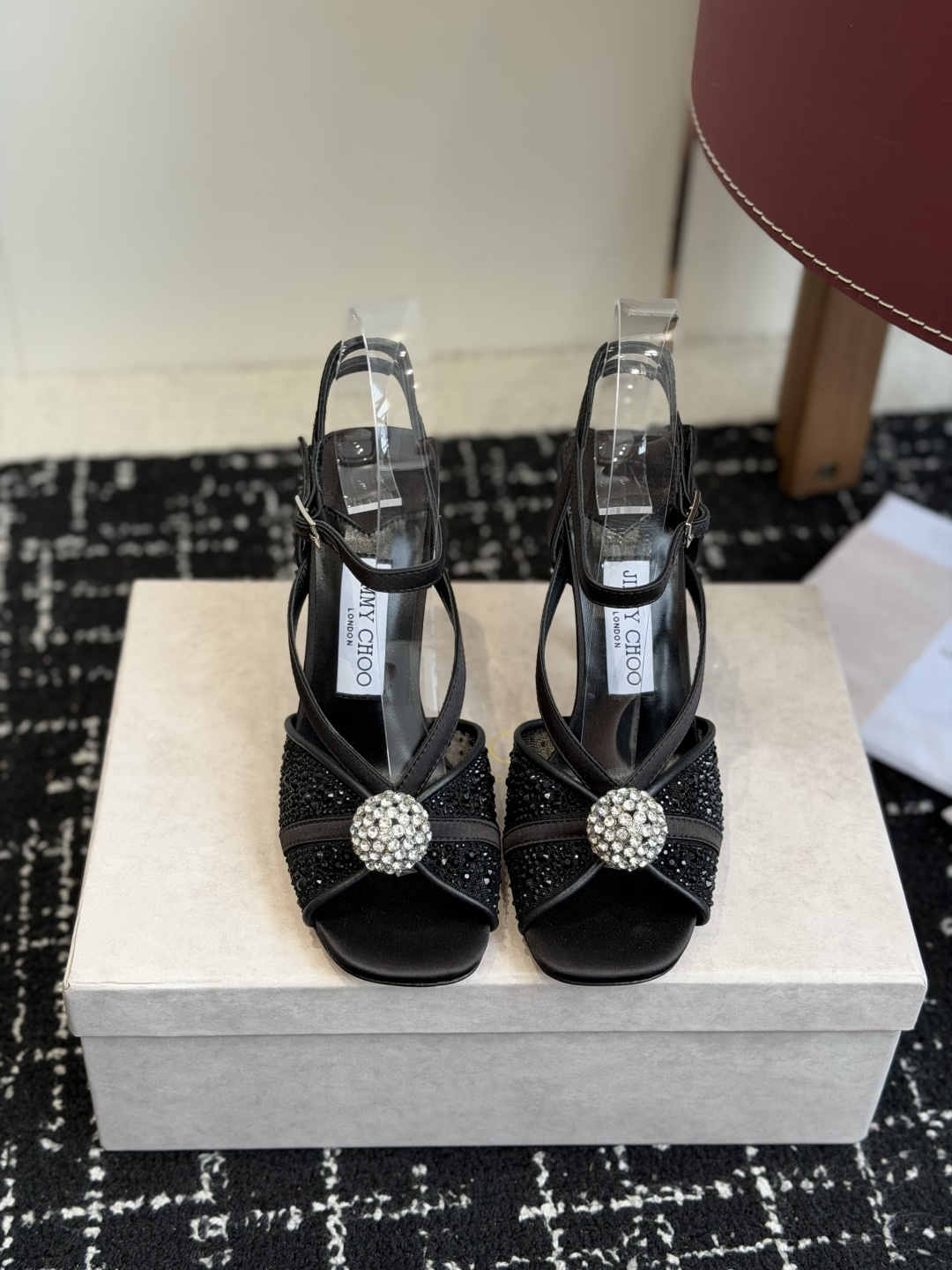 代购级Jimmy Choo 26ss 春夏 系列JC新款 高跟拖鞋 凉鞋模糊鞋履与珠宝配饰之间的界线 鲜