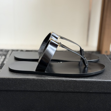 东莞代购级Saint Laurent圣罗兰、平板夹脚凉鞋 拖鞋 26ss 早春最新款、YSL、Logo字 东莞代购级Saint Laurent圣罗兰、平板夹脚凉鞋 拖鞋 26ss 早春最新款、YSL、Logo字