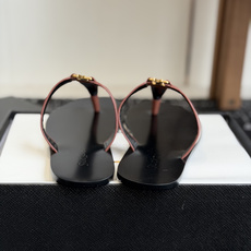 东莞代购级Saint Laurent圣罗兰、平板夹脚凉鞋 拖鞋 26ss 早春最新款、YSL、Logo字 东莞代购级Saint Laurent圣罗兰、平板夹脚凉鞋 拖鞋 26ss 早春最新款、YSL、Logo字