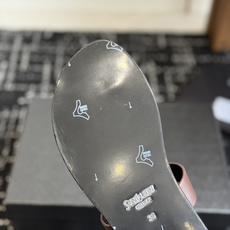 东莞代购级Saint Laurent圣罗兰、平板夹脚凉鞋 拖鞋 26ss 早春最新款、YSL、Logo字 东莞代购级Saint Laurent圣罗兰、平板夹脚凉鞋 拖鞋 26ss 早春最新款、YSL、Logo字