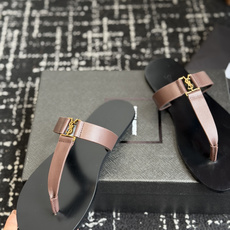 东莞代购级Saint Laurent圣罗兰、平板夹脚凉鞋 拖鞋 26ss 早春最新款、YSL、Logo字 东莞代购级Saint Laurent圣罗兰、平板夹脚凉鞋 拖鞋 26ss 早春最新款、YSL、Logo字