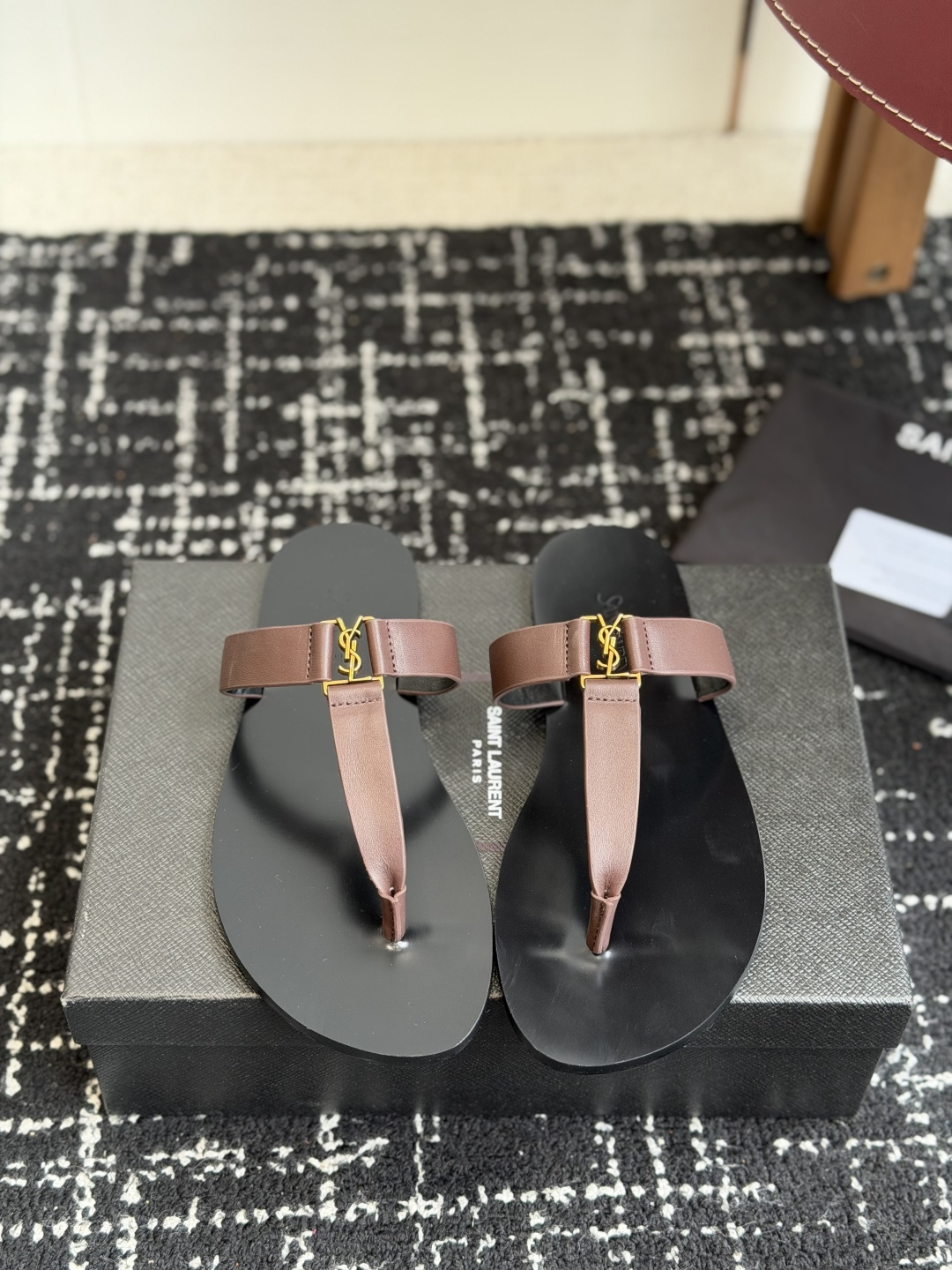 东莞代购级Saint Laurent圣罗兰、平板夹脚凉鞋 拖鞋 26ss 早春最新款、YSL、Logo字