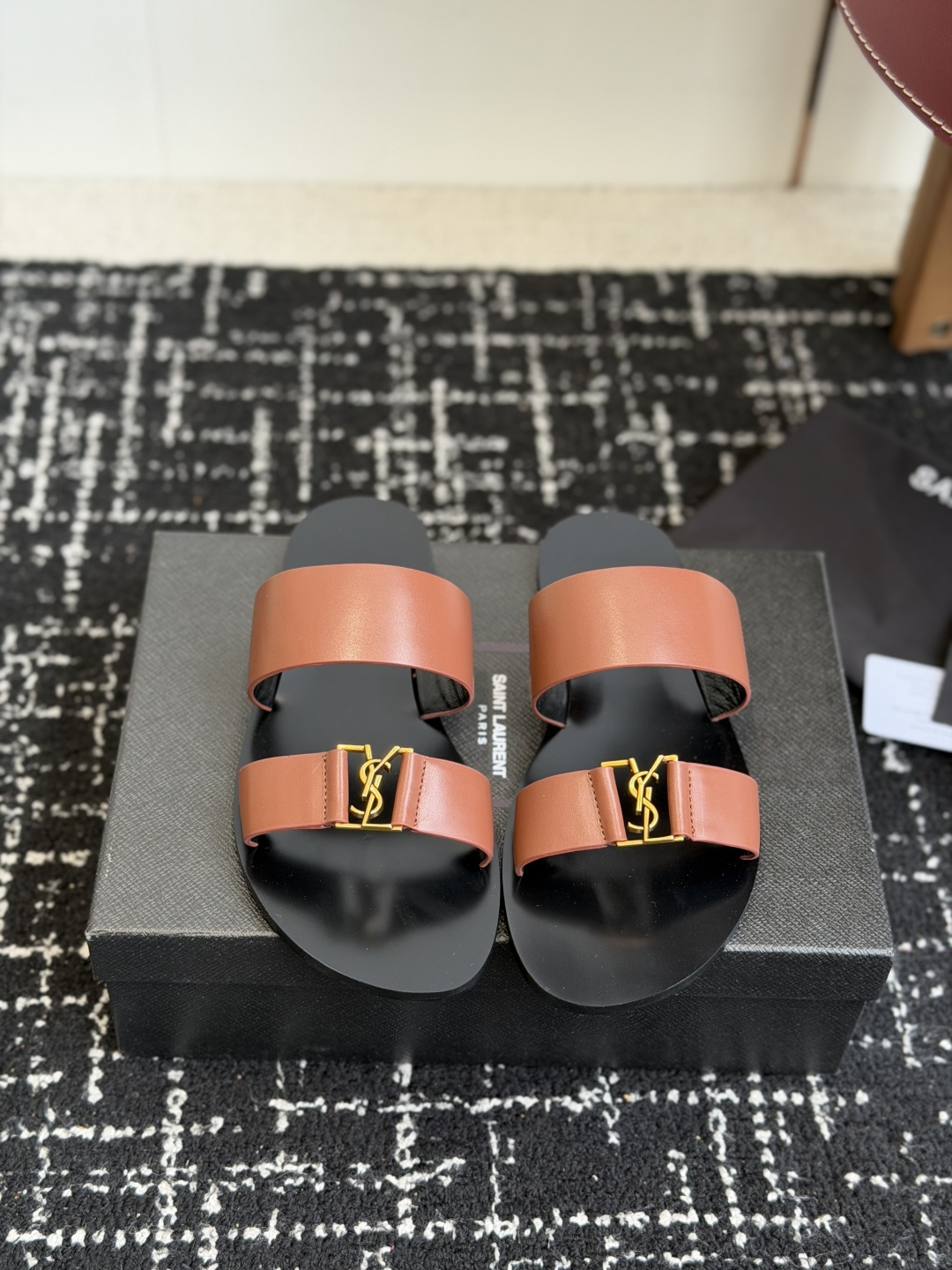 东莞代购级Saint Laurent圣罗兰、平板凉鞋 拖鞋 26ss 早春最新款、YSL、Logo字母扣