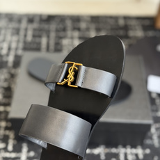 东莞代购级Saint Laurent圣罗兰、平板凉鞋 拖鞋 26ss 早春最新款、YSL、Logo字母扣 东莞代购级Saint Laurent圣罗兰、平板凉鞋 拖鞋 26ss 早春最新款、YSL、Logo字母扣