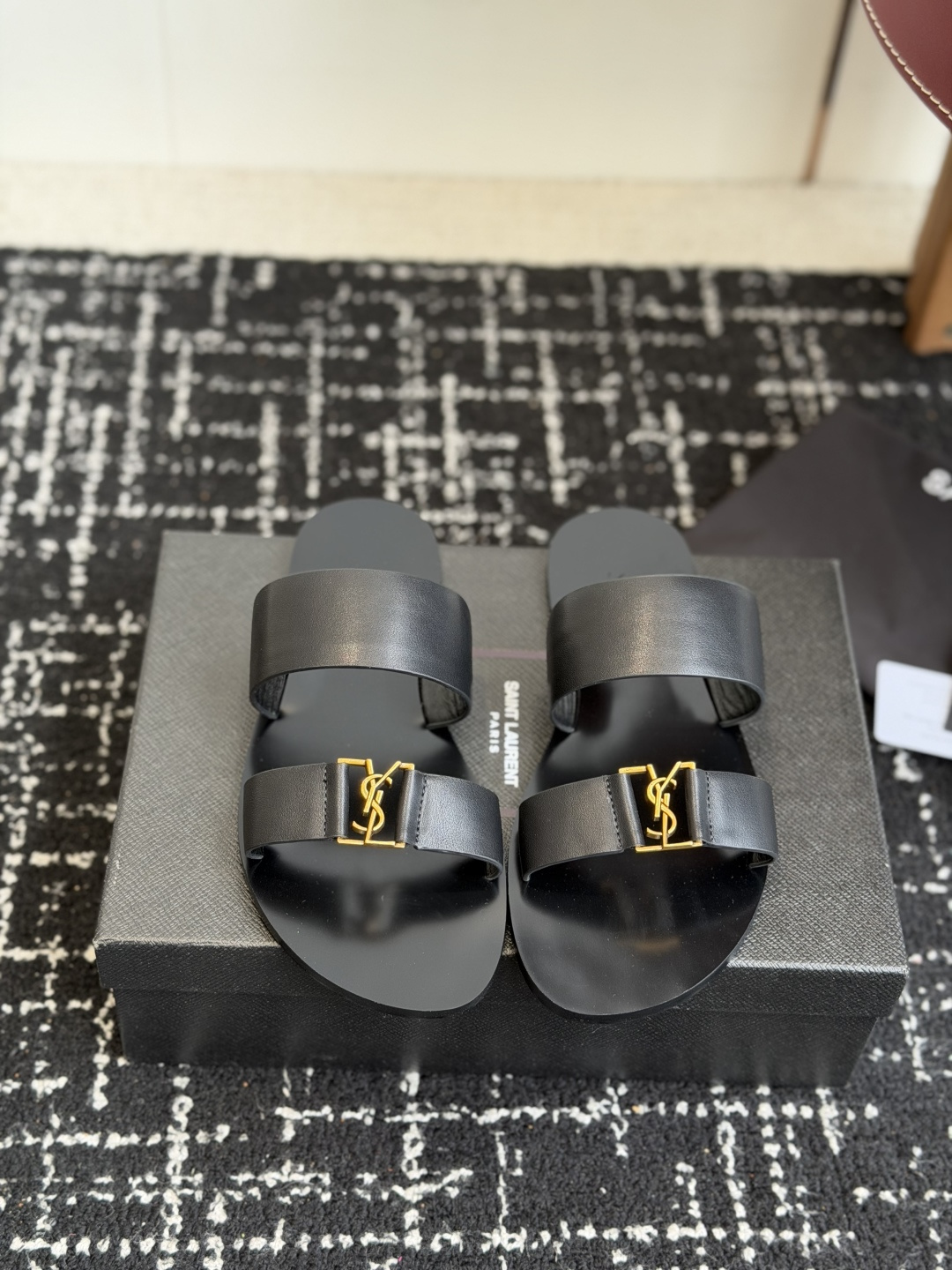 东莞代购级Saint Laurent圣罗兰、平板凉鞋 拖鞋 26ss 早春最新款、YSL、Logo字母扣