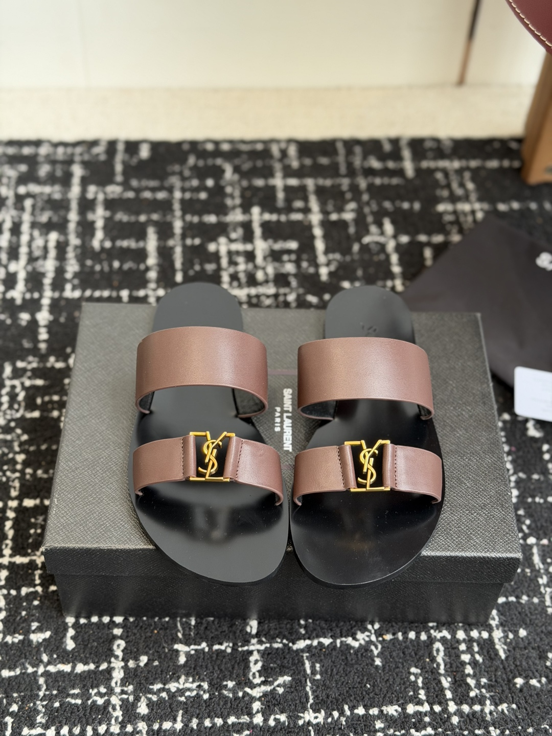 东莞代购级Saint Laurent圣罗兰、平板凉鞋 拖鞋 26ss 早春最新款、YSL、Logo字母扣