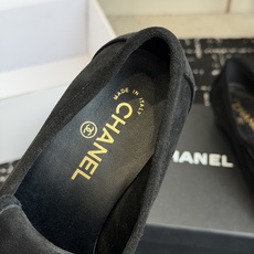 代购级CHANEL小香经典复古翻盖乐福鞋 这双复古乐福鞋一眼看到就很喜欢鞋面方头设计很特别 点缀小香经典 代购级CHANEL小香经典复古翻盖乐福鞋 这双复古乐福鞋一眼看到就很喜欢鞋面方头设计很特别 点缀小香经典